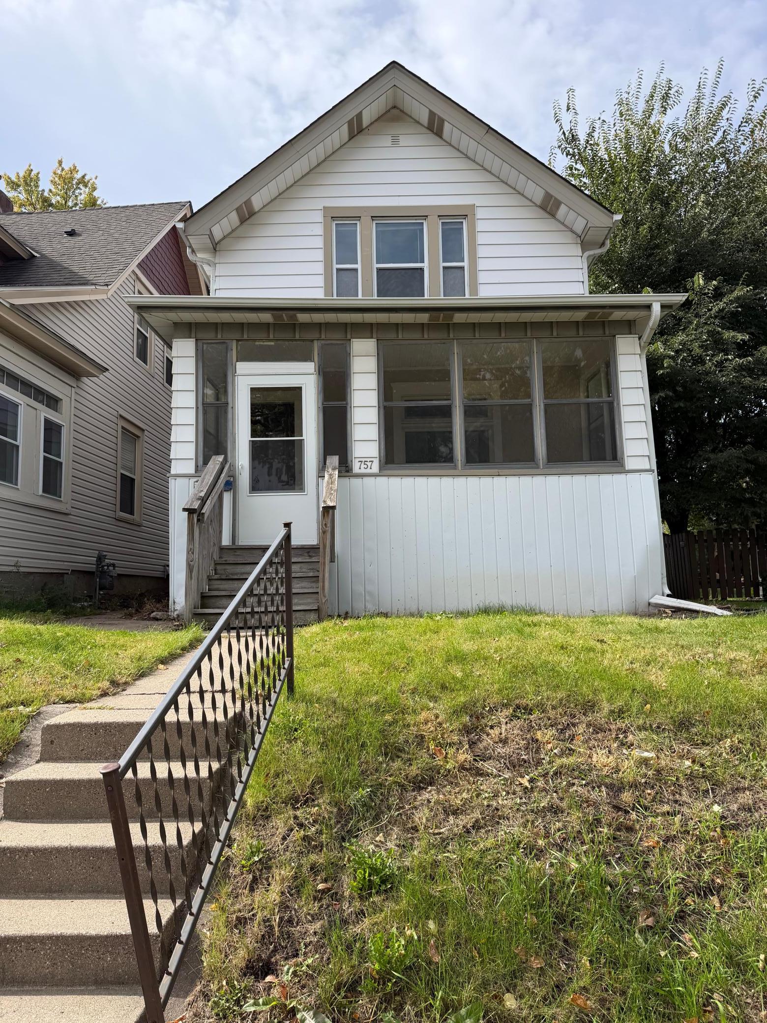 757 Smith Avenue S, Saint Paul MN 55107