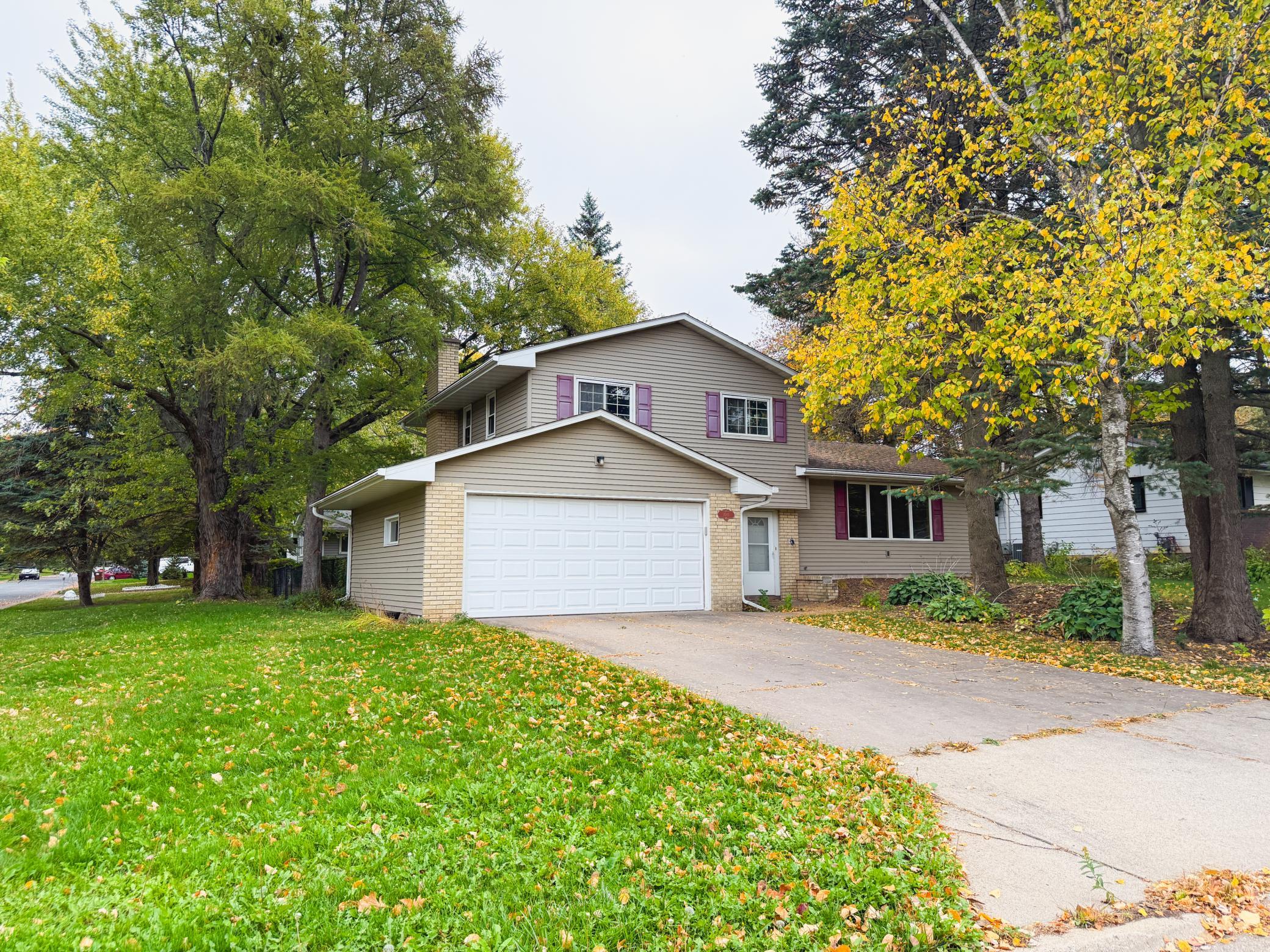 1081 Cedarwood Drive, Woodbury MN 55125