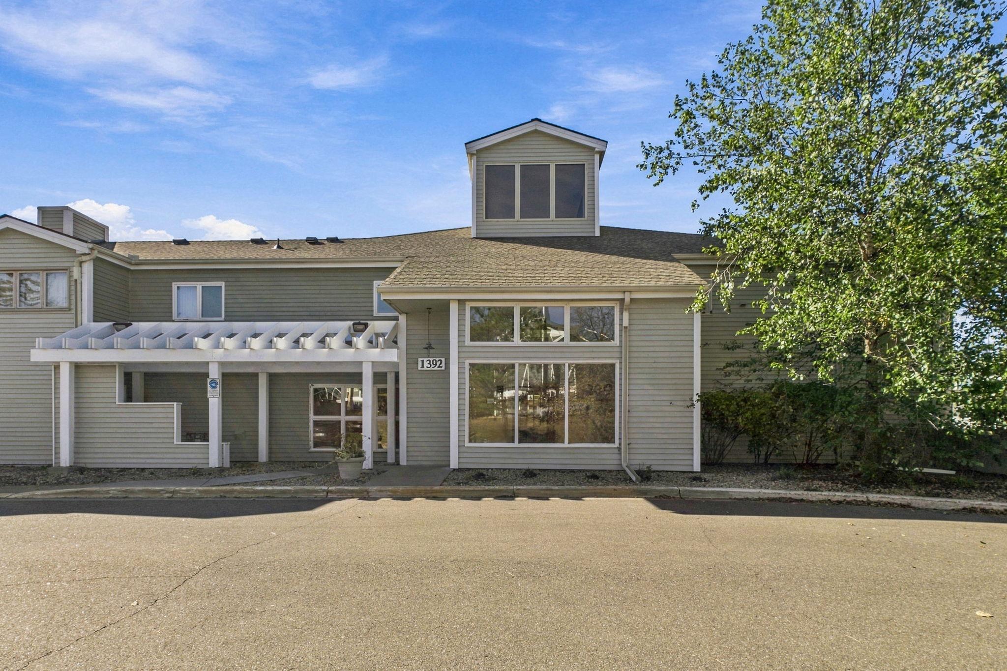 1392 Carling Drive Unit 208, Saint Paul MN 55108