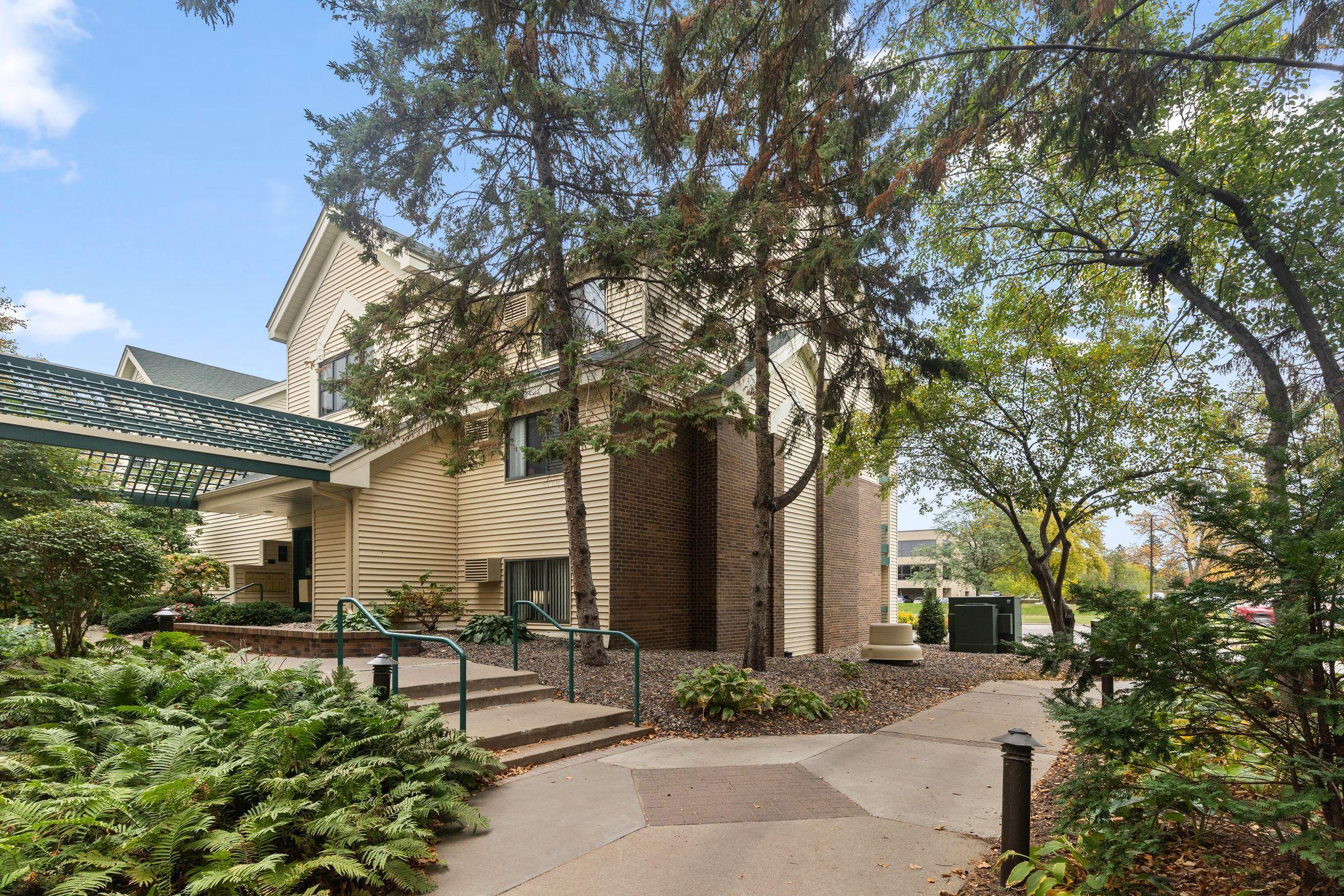 7602 York Avenue S Unit 7111, Edina MN 55435