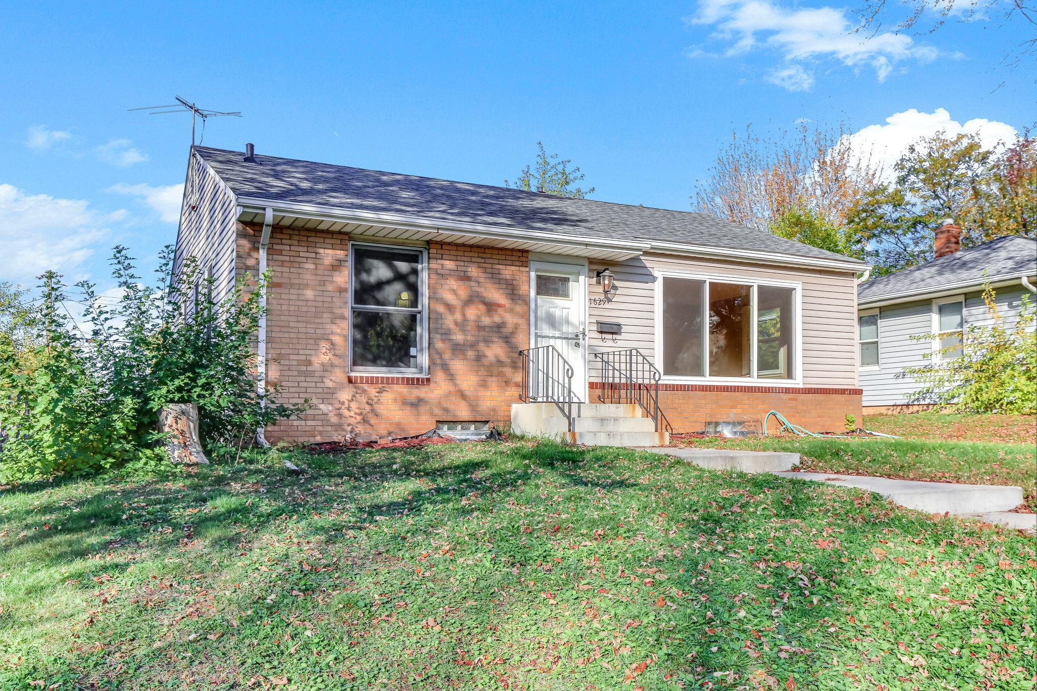 1629 Hazel Street N, Saint Paul MN 55119