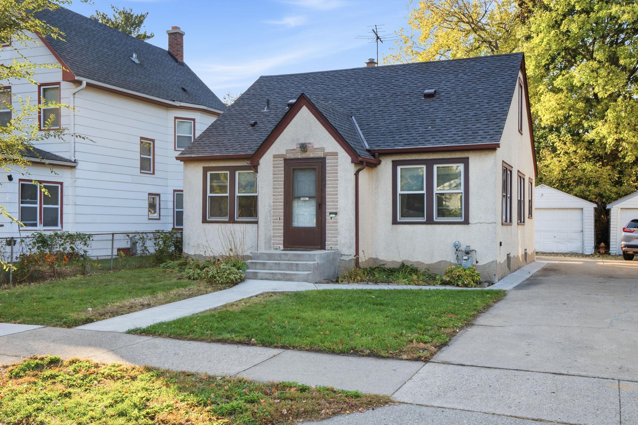 44 Magnolia Avenue W, Saint Paul MN 55117