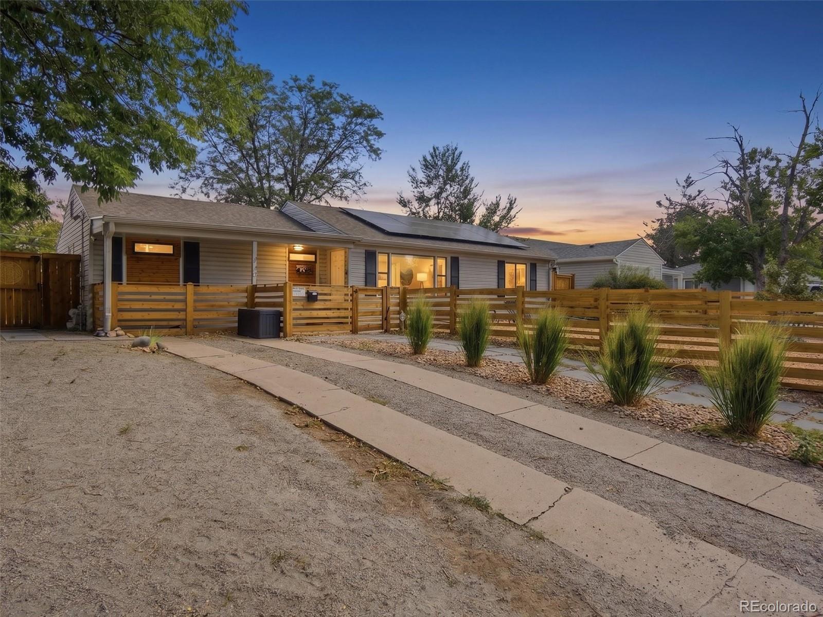 822 Geneva Street, Aurora CO 80010