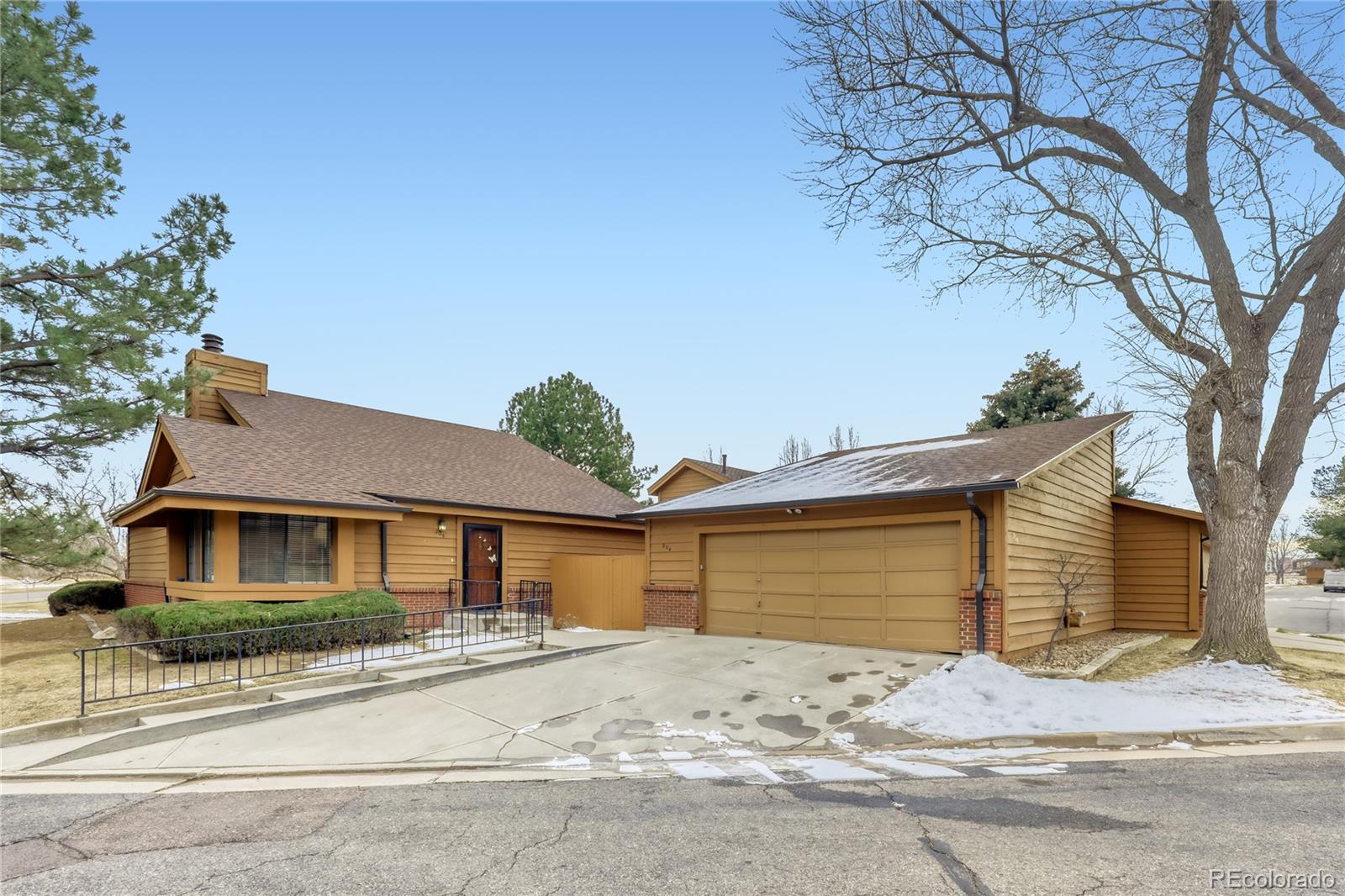 204 S Eagle Circle, Aurora CO 80012