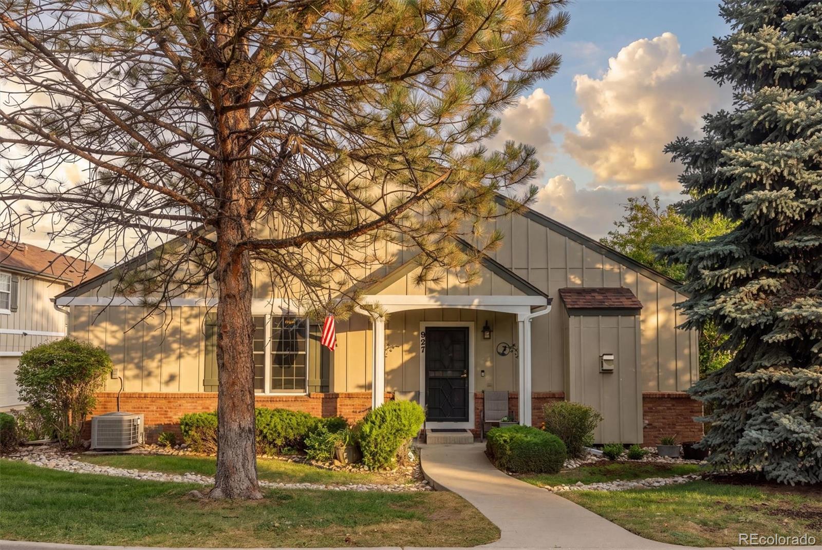 927 S Evanston Circle, Aurora CO 80012