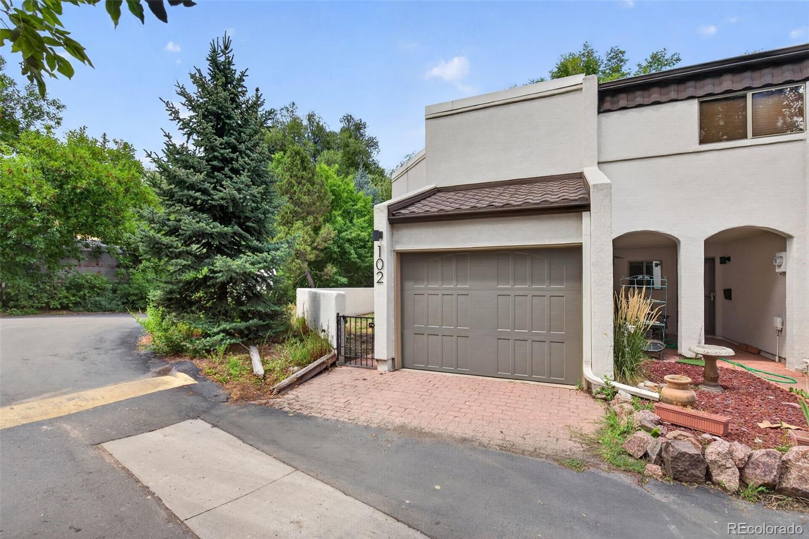 102 Creekside Lane, Colorado Springs CO 80906
