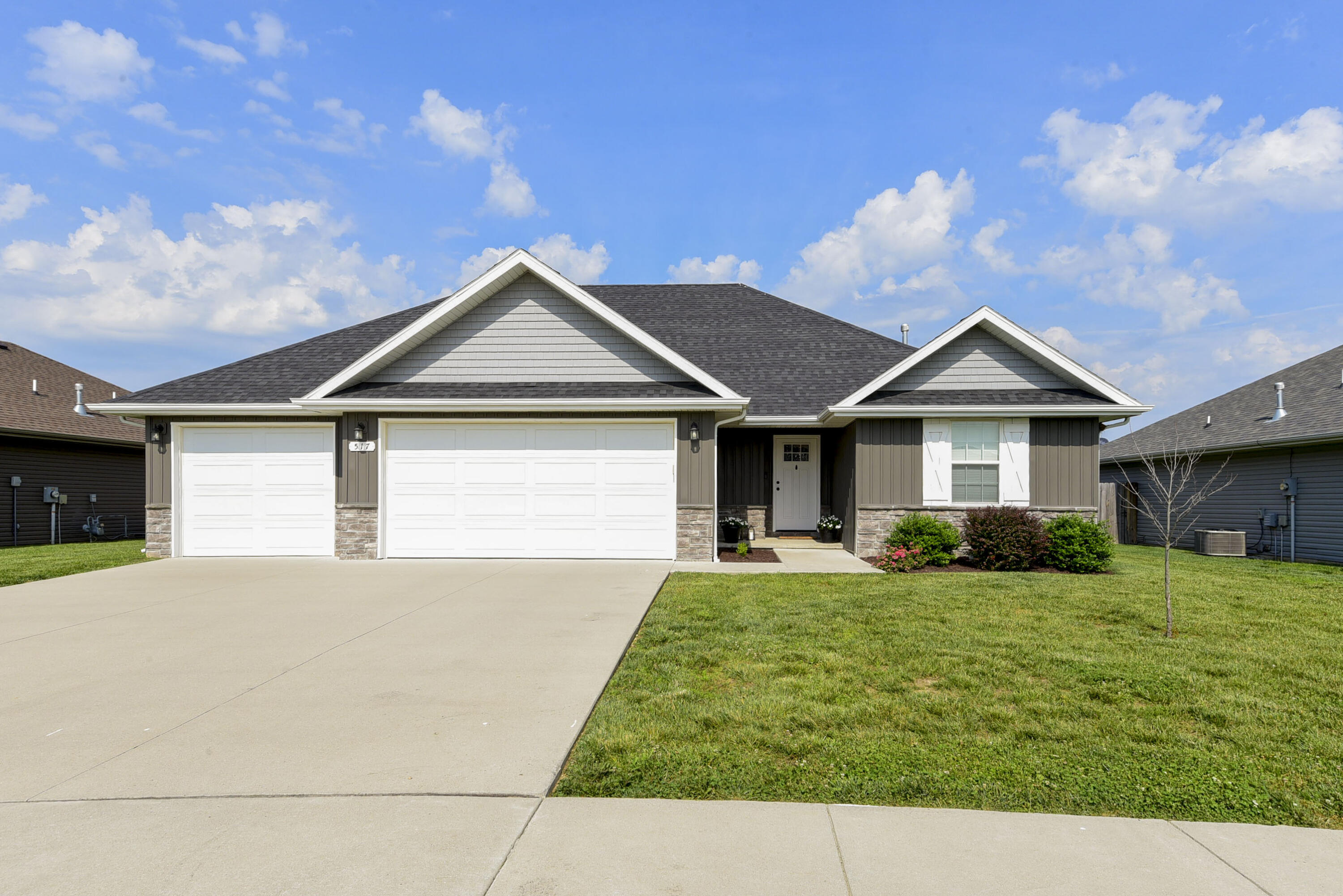 517 S Woodland Hills Avenue, Rogersville MO 65742