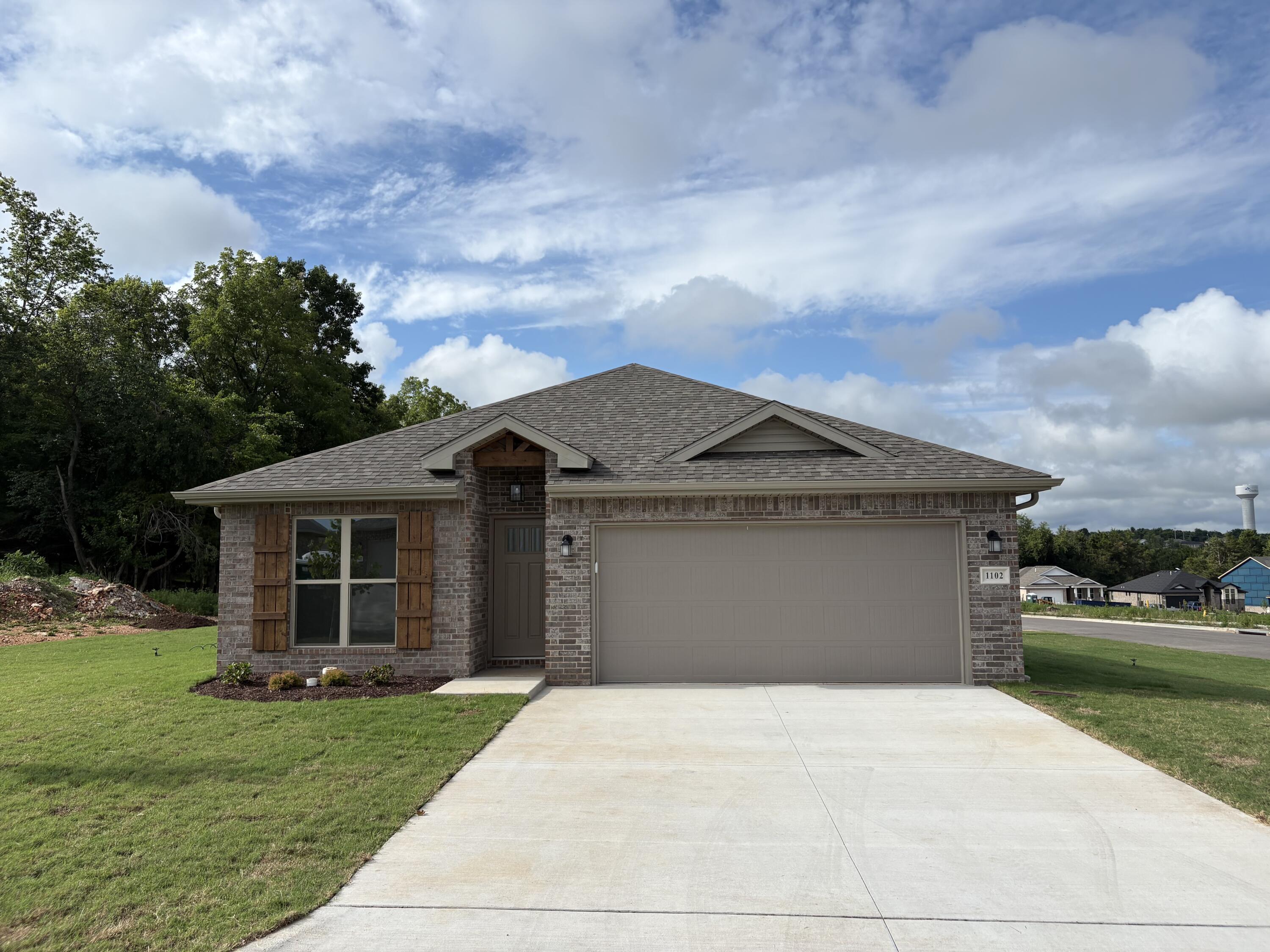 1102 W Jay Street, Ozark MO 65721