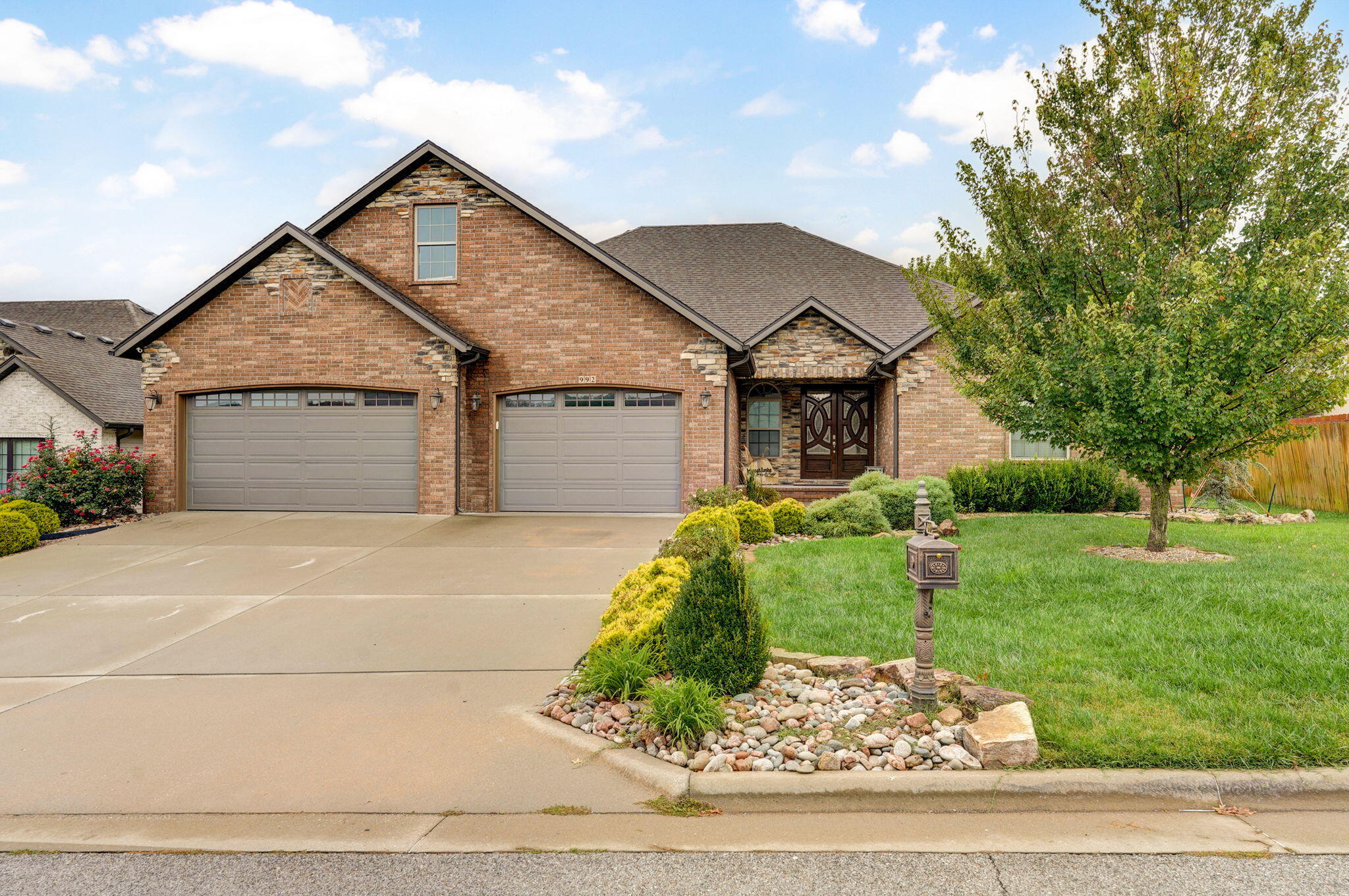992 N Cedar Ridge Avenue, Springfield MO 65802