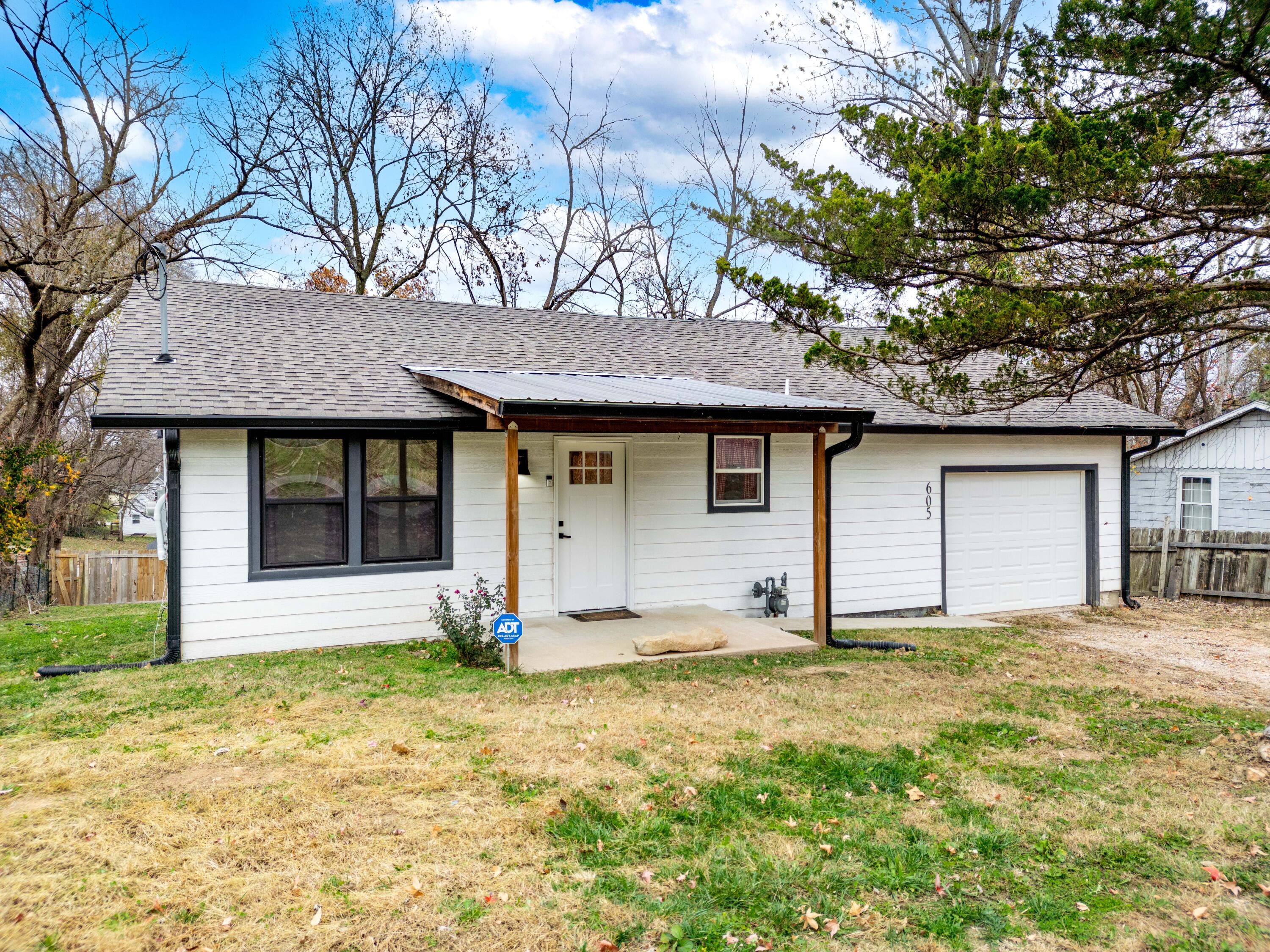 605 E Oak Street, Ozark MO 65721