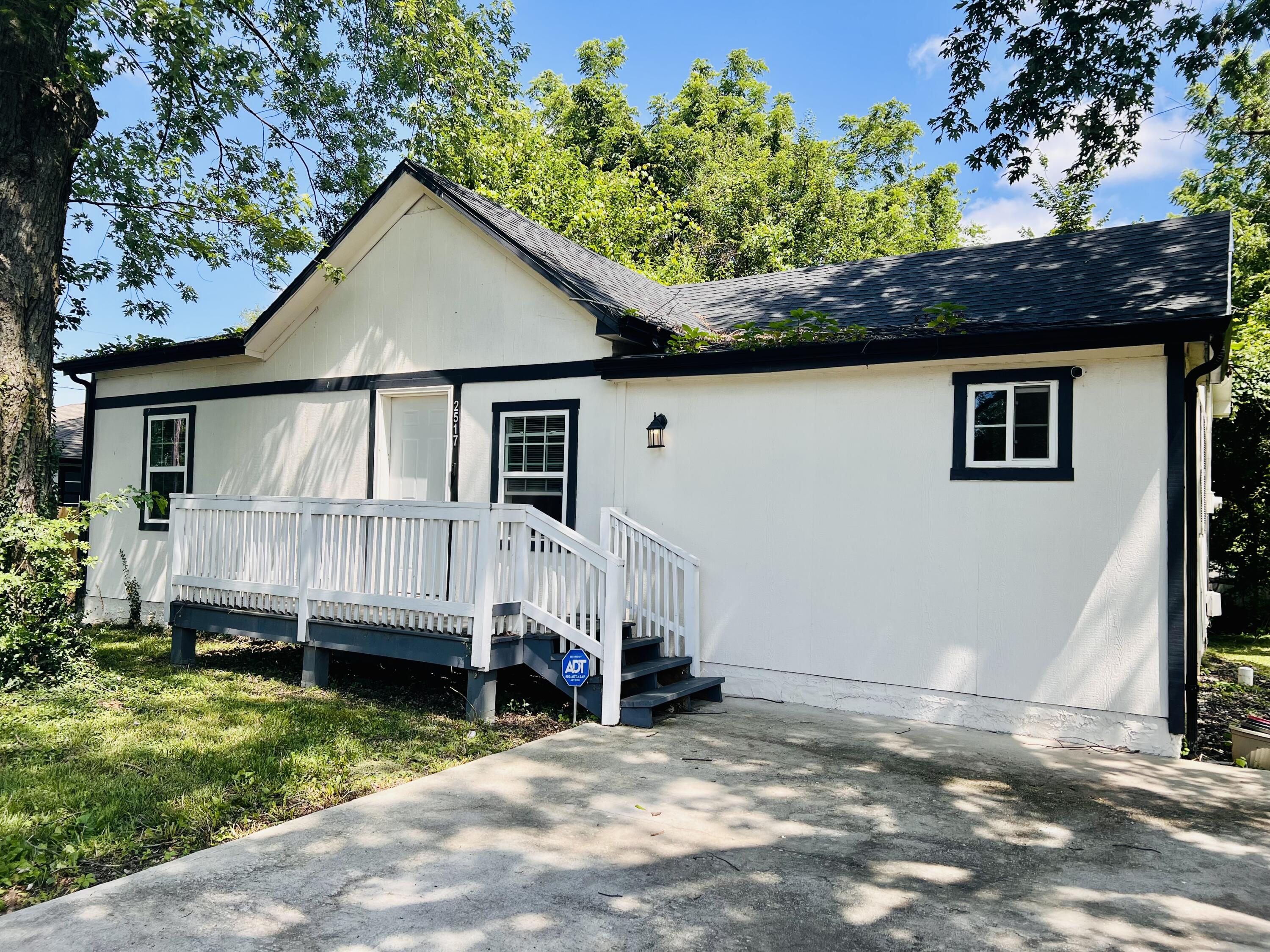 2517 W Phelps Street, Springfield MO 65802