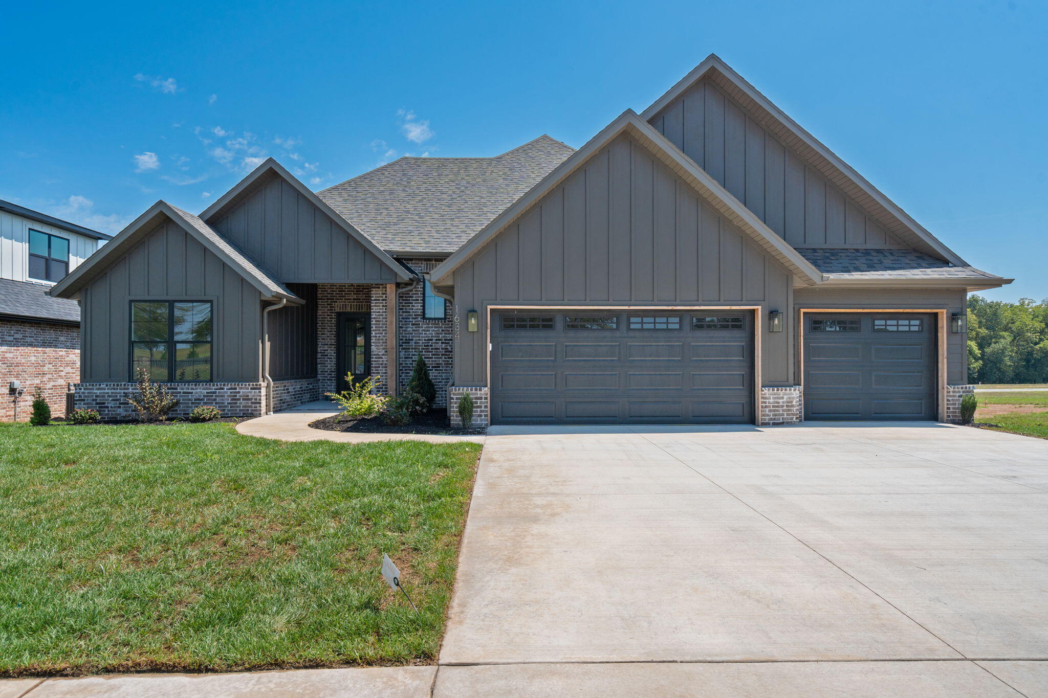1634 S Pinecone Path, Springfield MO 65809
