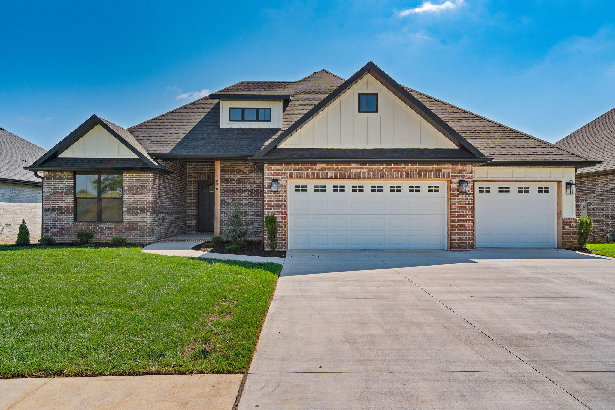 1626 S Pinecone Path, Springfield MO 65809