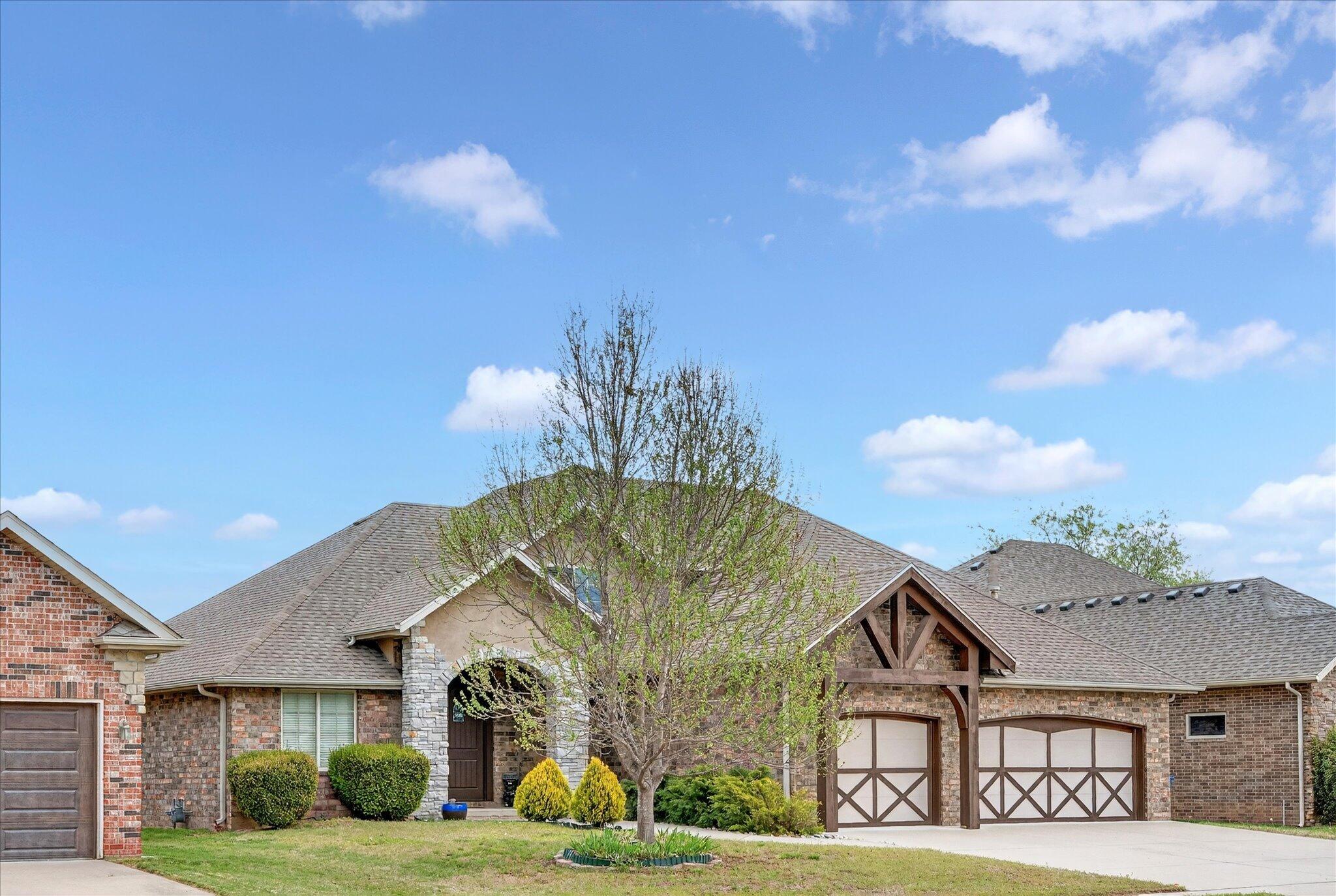 3245 W Brett Drive, Springfield MO 65810