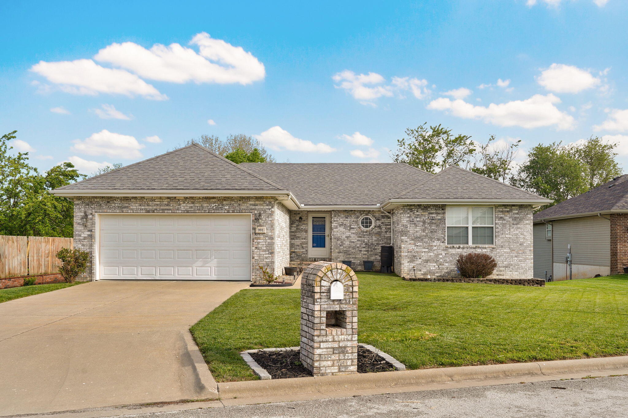 991 W Bates Drive, Nixa MO 65714
