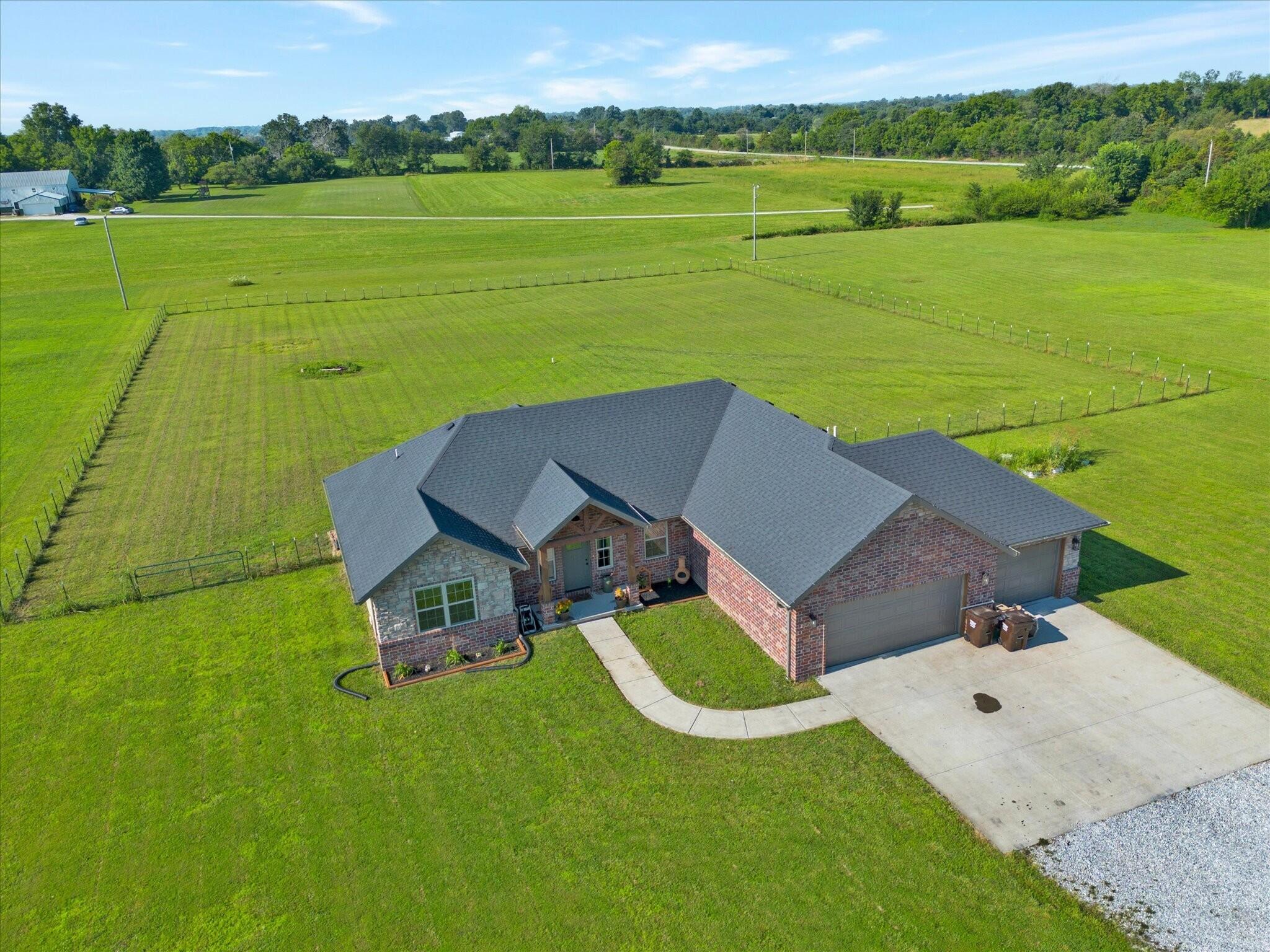 206 Maria Road, Clever MO 65631