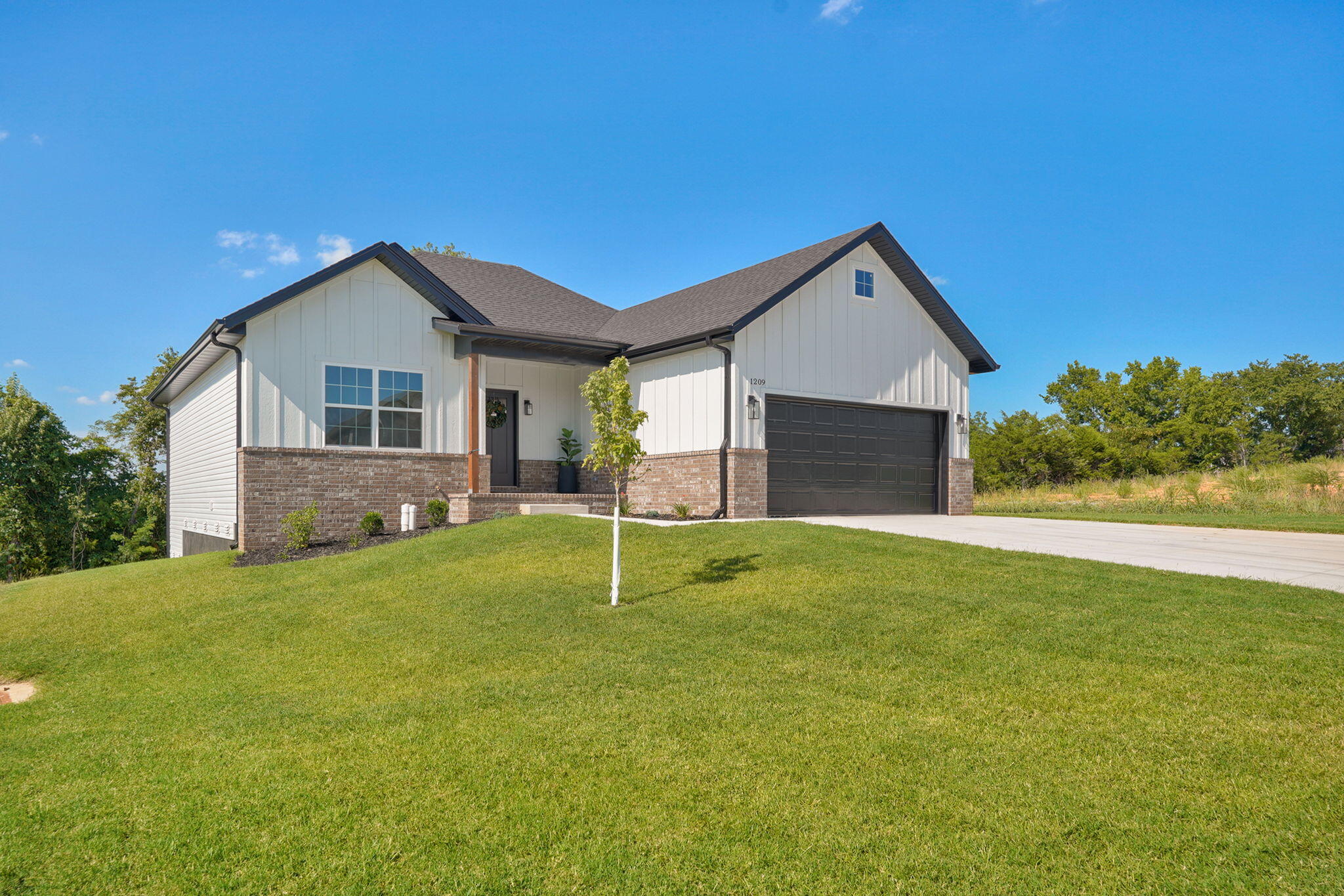 1209 W Pebblebrooke Drive, Ozark MO 65721