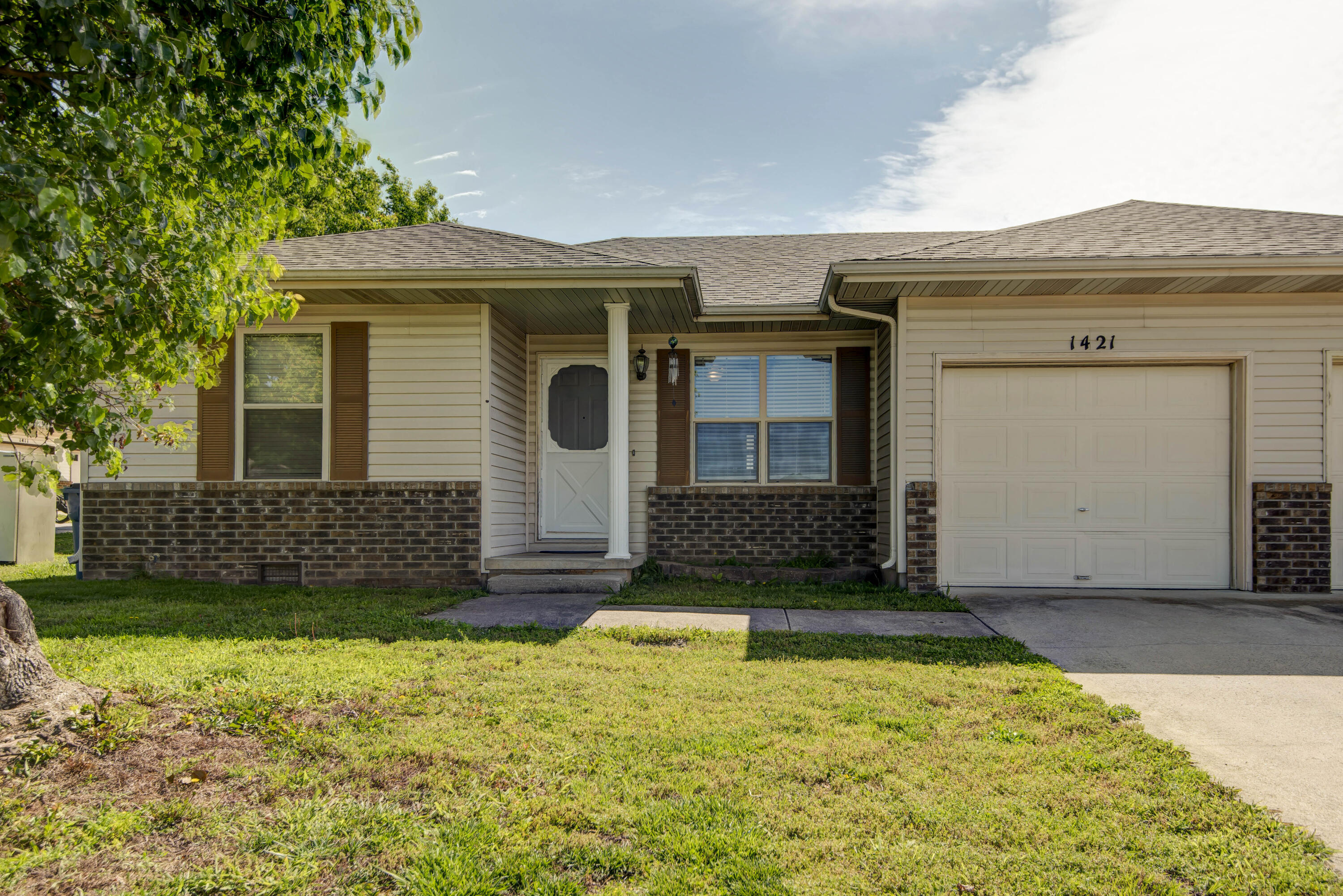 1421 W Rainey Street, Ozark MO 65721