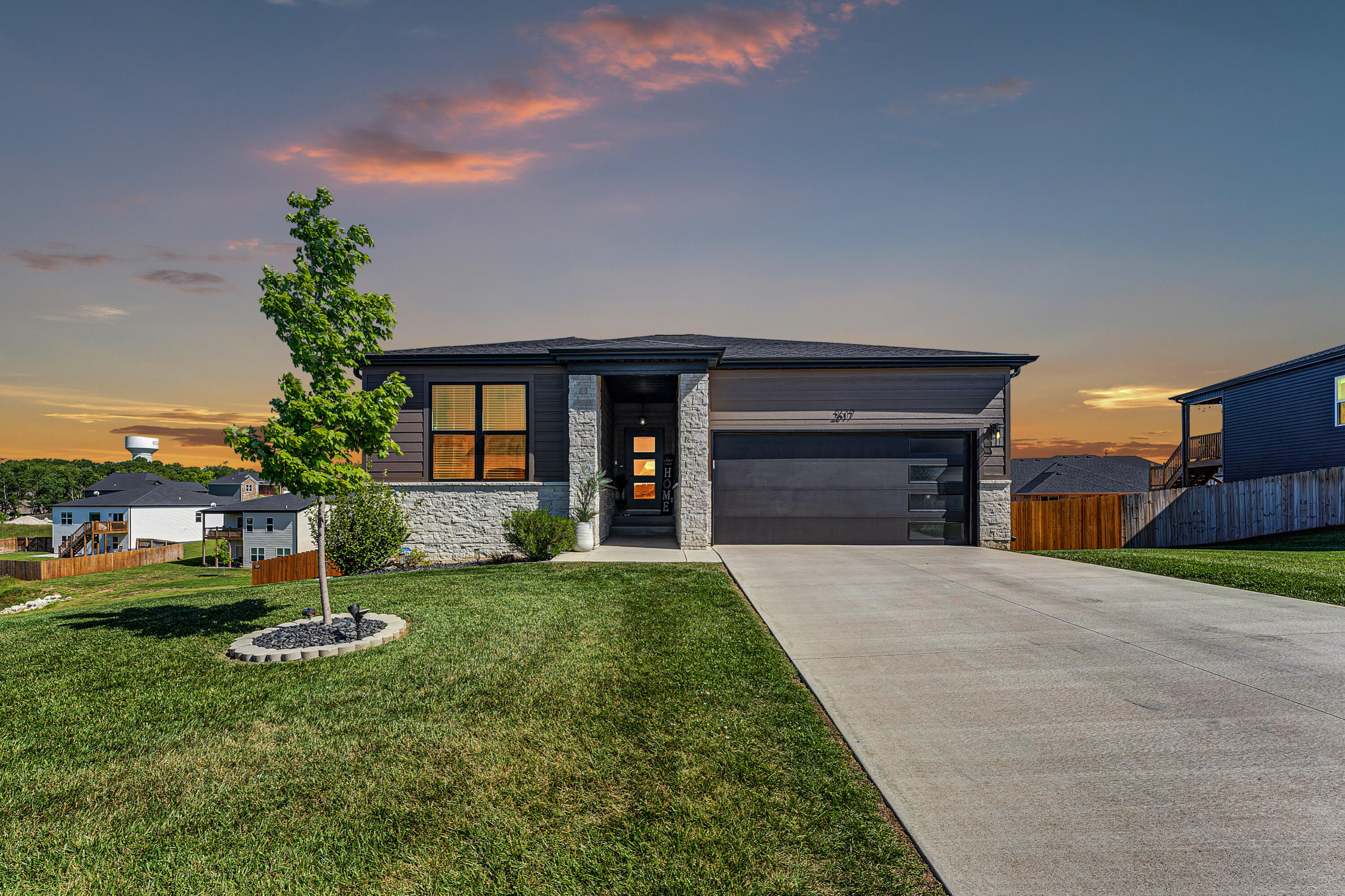 2617 W Goldfinch Drive, Ozark MO 65721