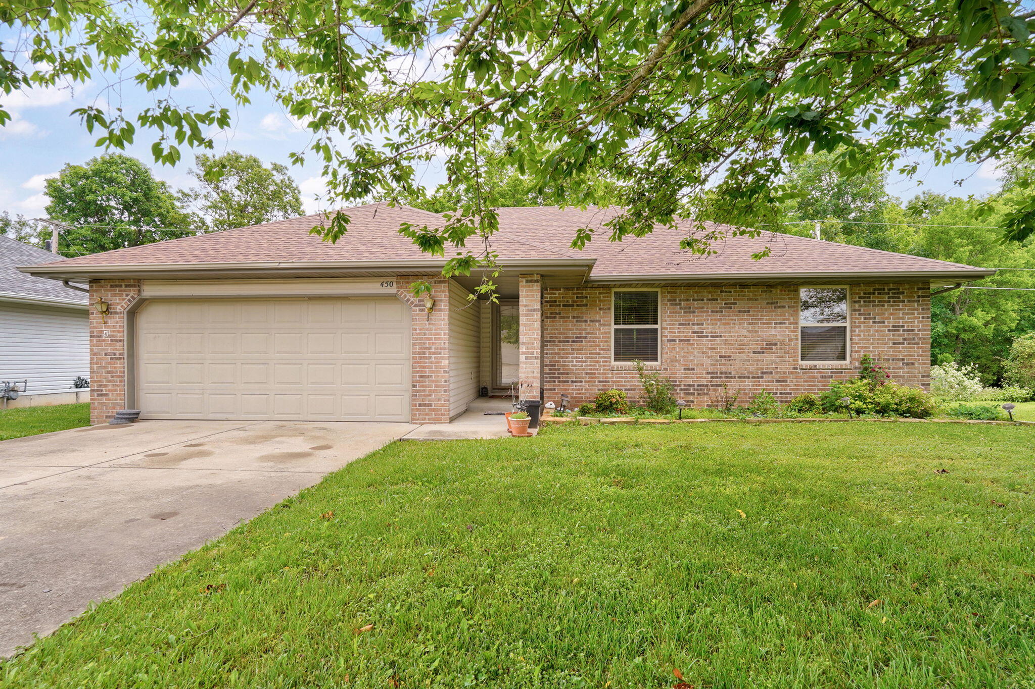 450 S Basswood Avenue, Republic MO 65738
