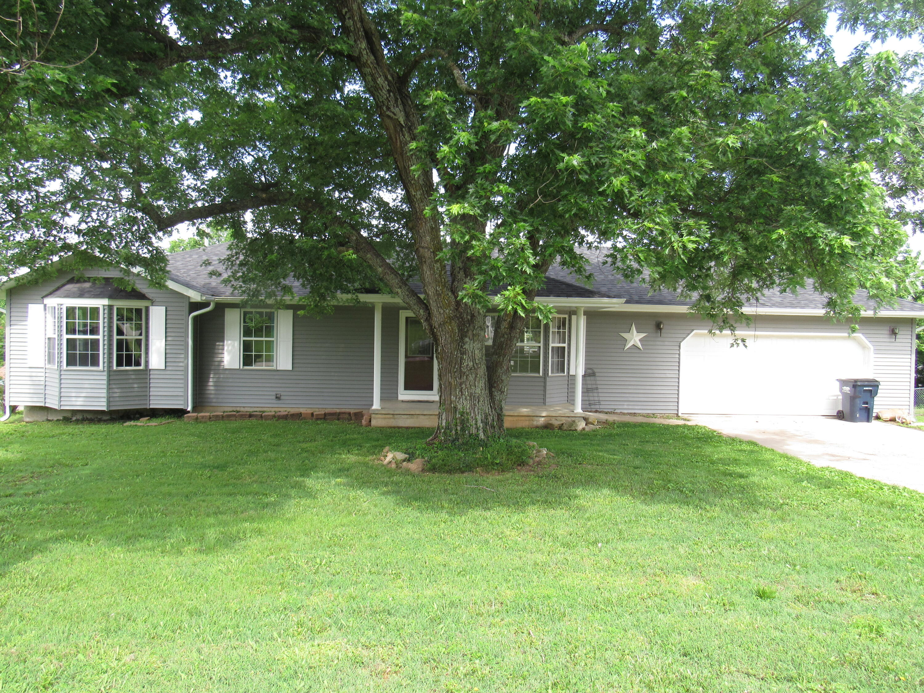 547 N Dill Street, Marshfield MO 65706