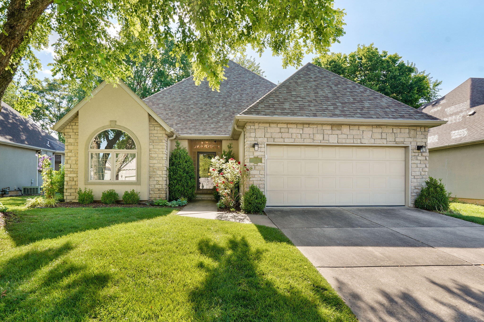 1113 S Carriage Avenue, Springfield MO 65809