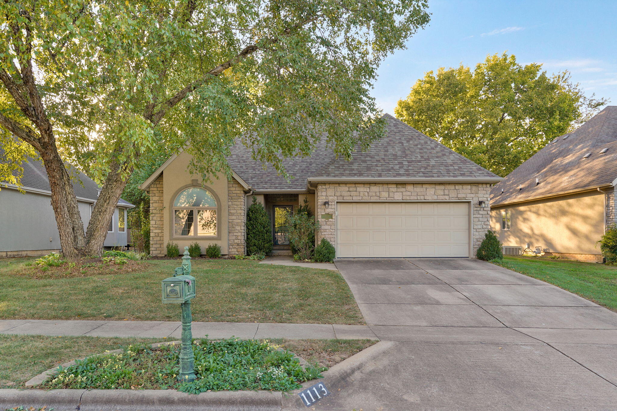 1113 S Carriage Avenue, Springfield MO 65809