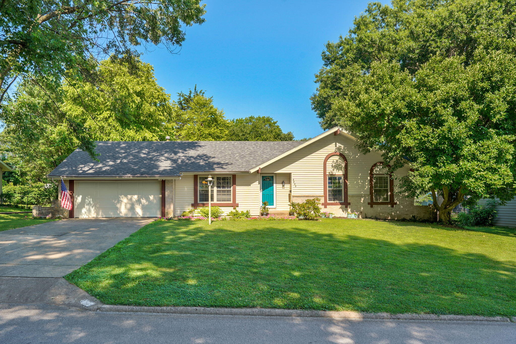 3555 S Parkhill Avenue, Springfield MO 65807