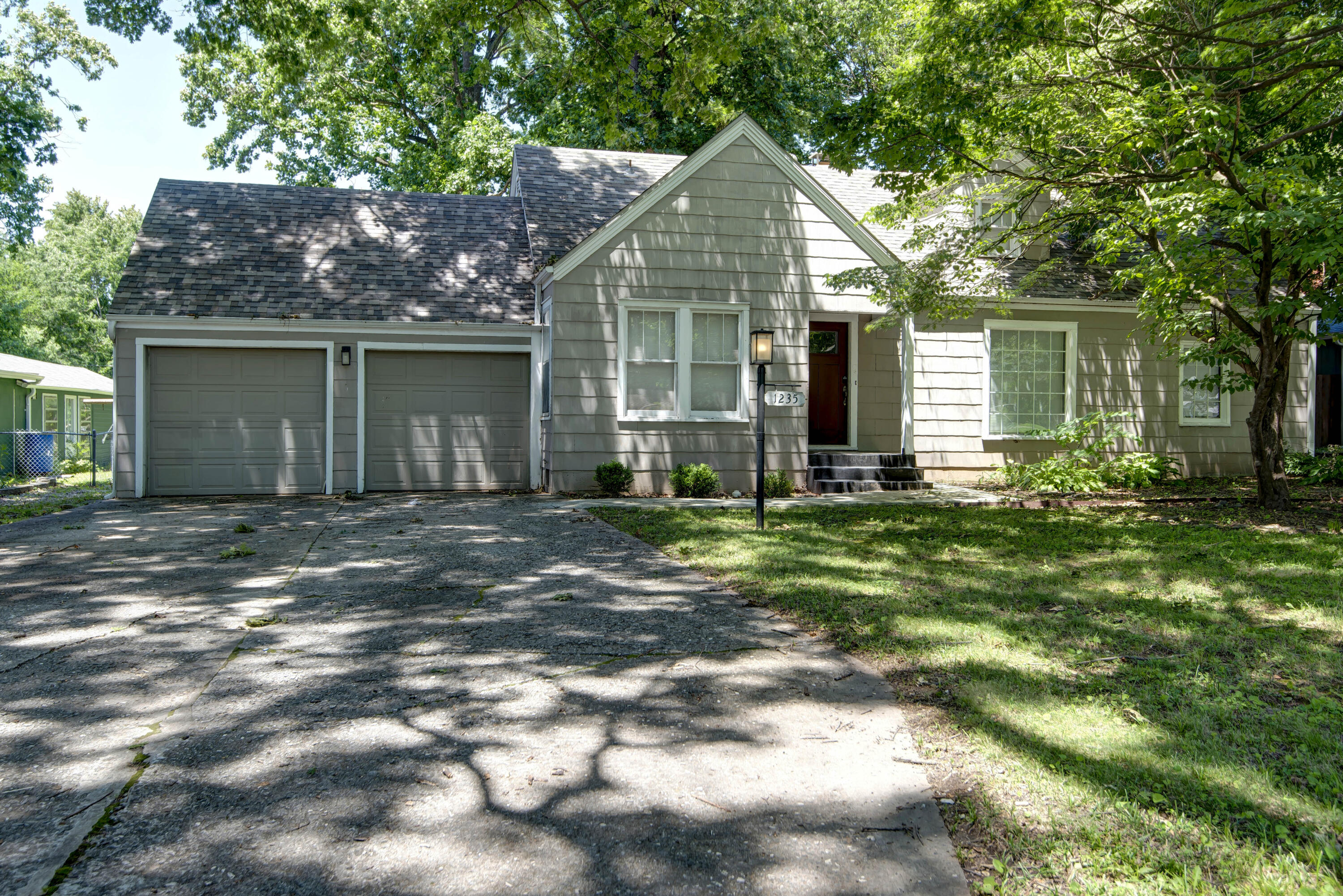 1235 E Stanford Street, Springfield MO 65804