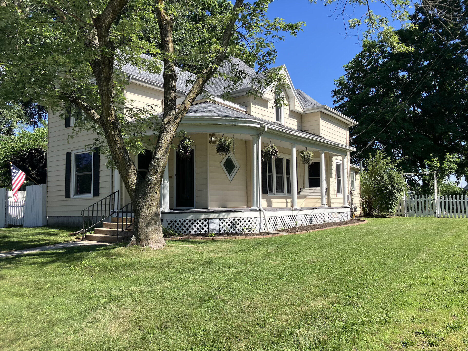 438 E Washington Street, Marshfield MO 65706