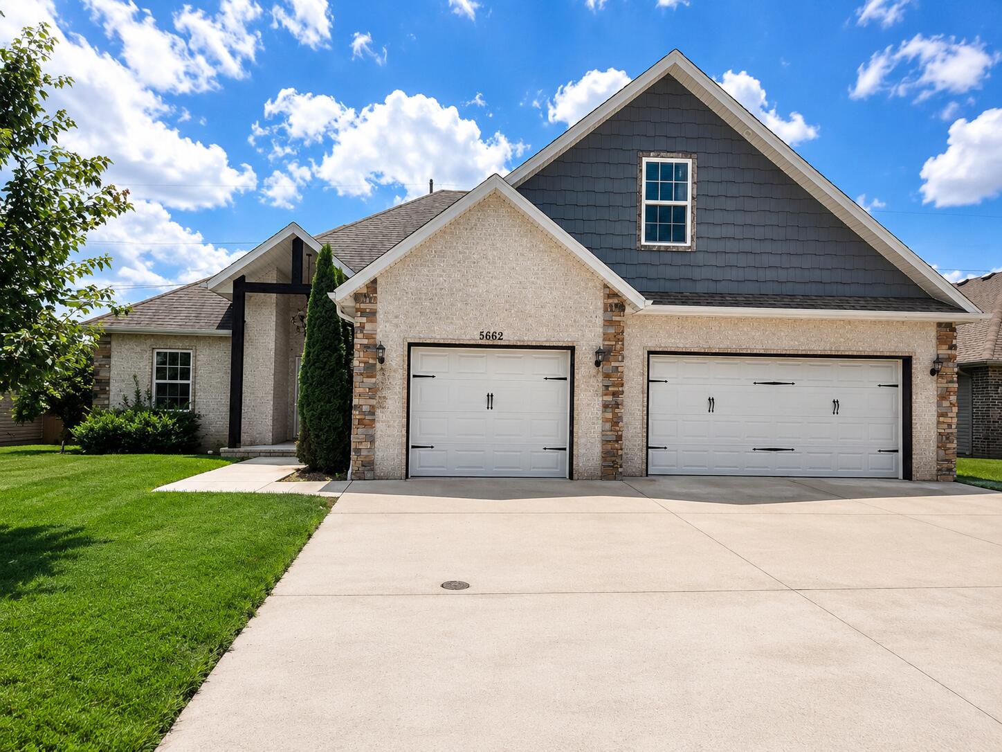 5662 E Gatehouse Drive, Strafford MO 65757