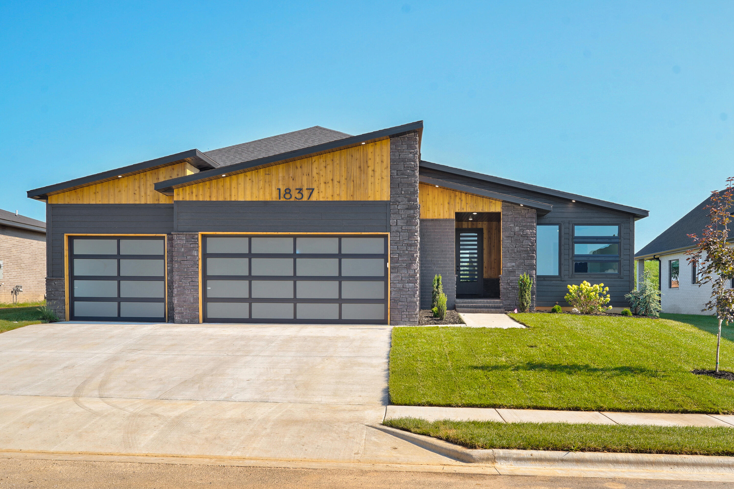 1837 E Skyline Avenue, Ozark MO 65721
