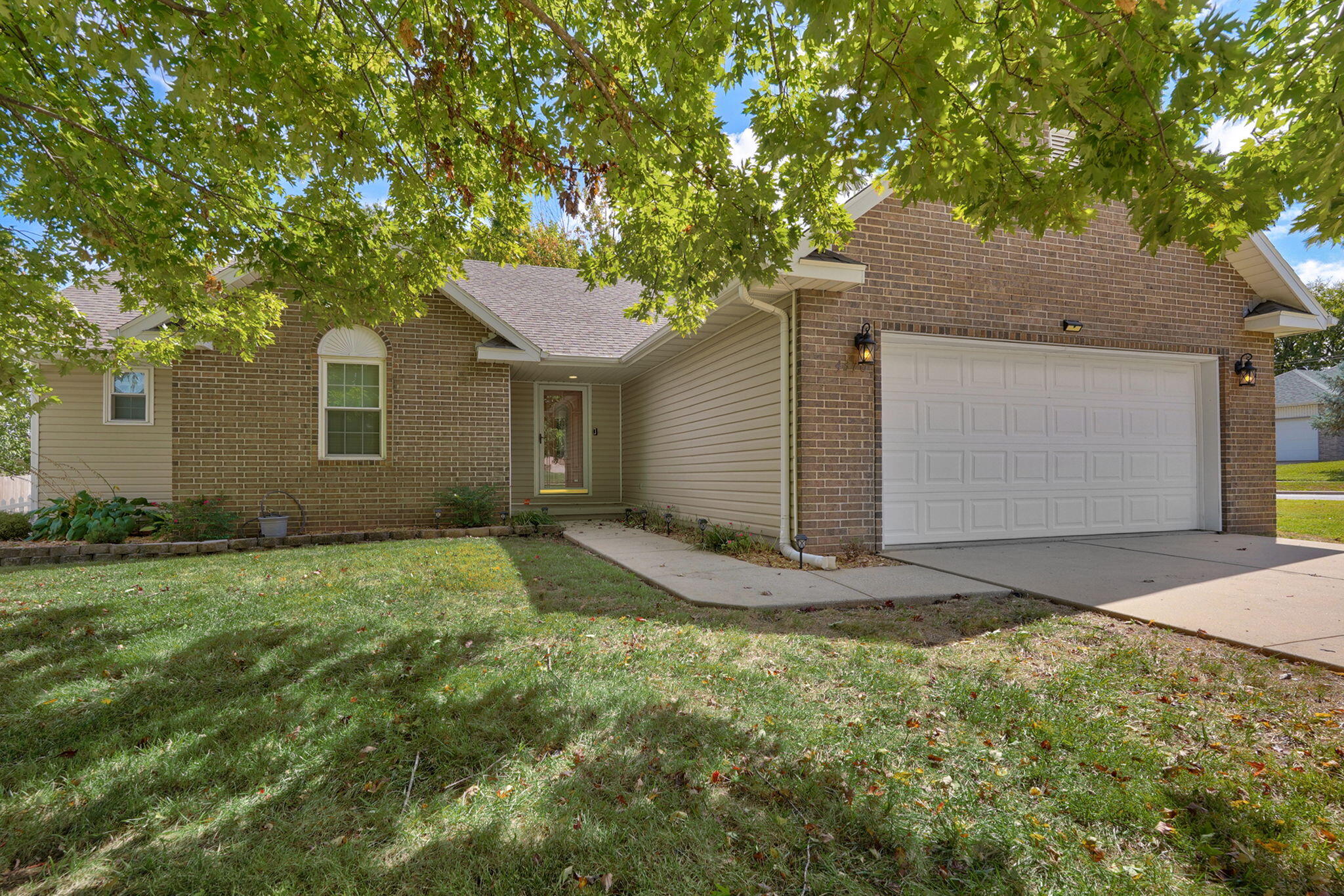 4370 S York Avenue, Springfield MO 65810