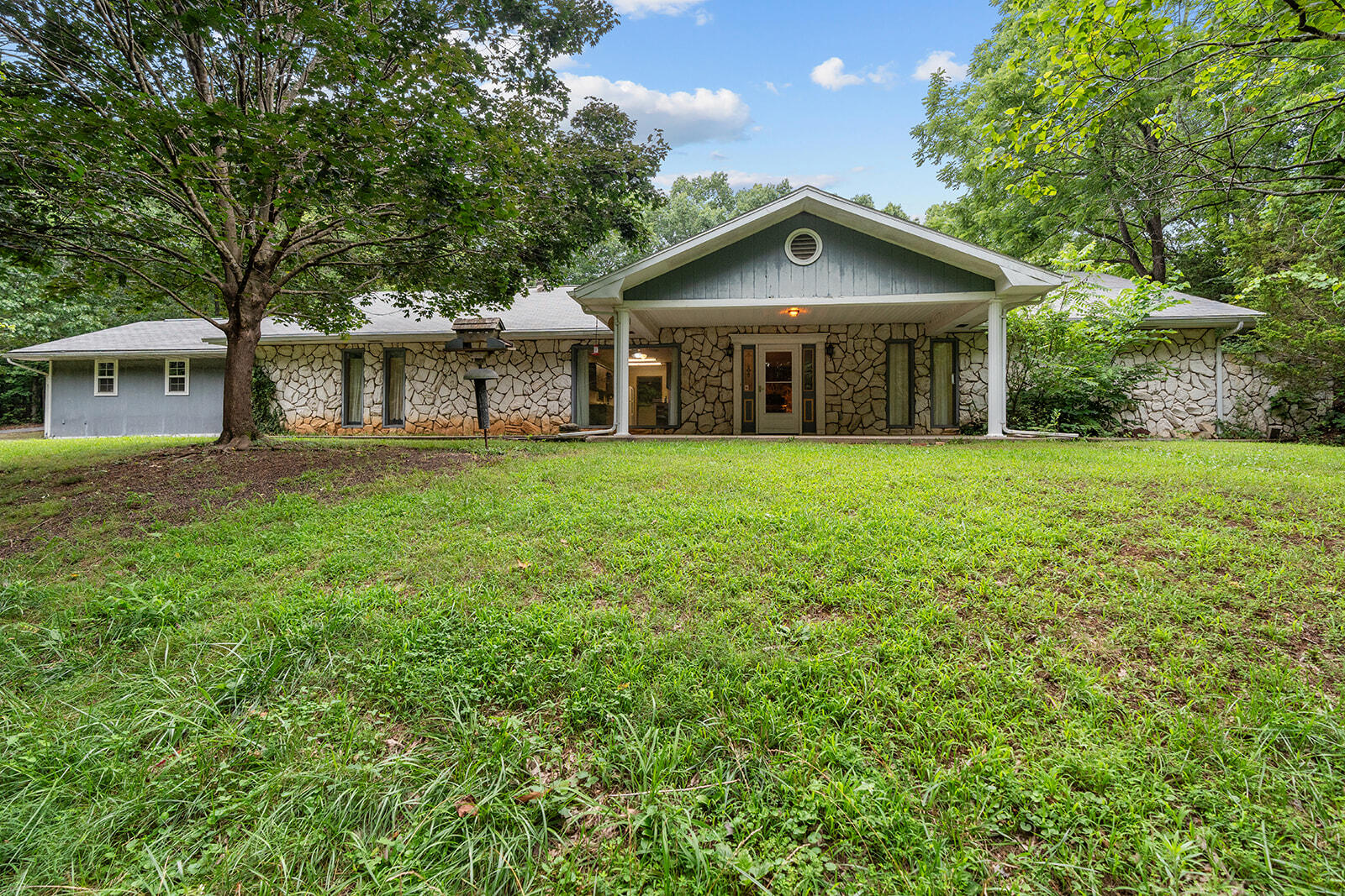 612 Stoneshire Drive, Highlandville MO 65669