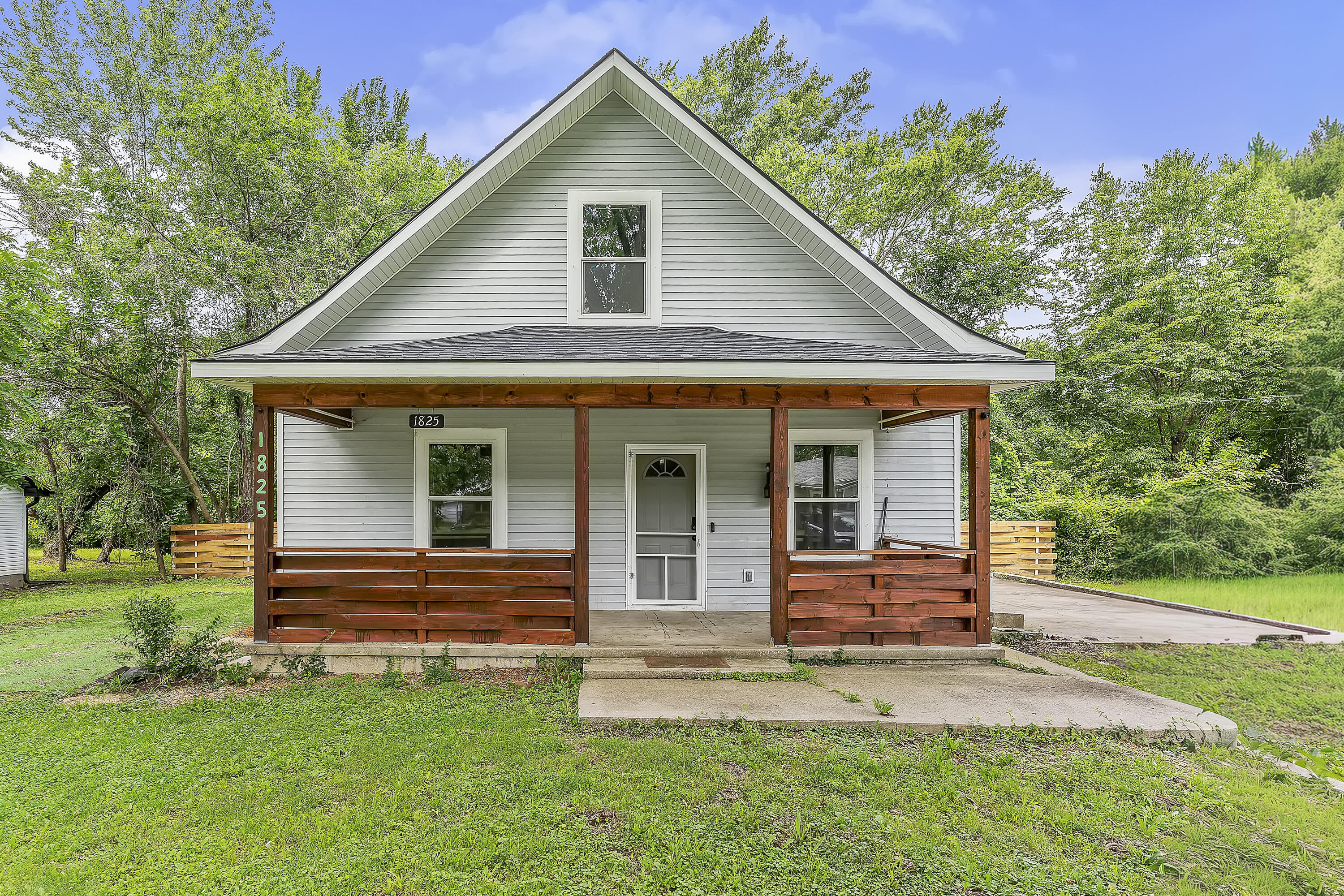 1825 N Burton Avenue, Springfield MO 65803