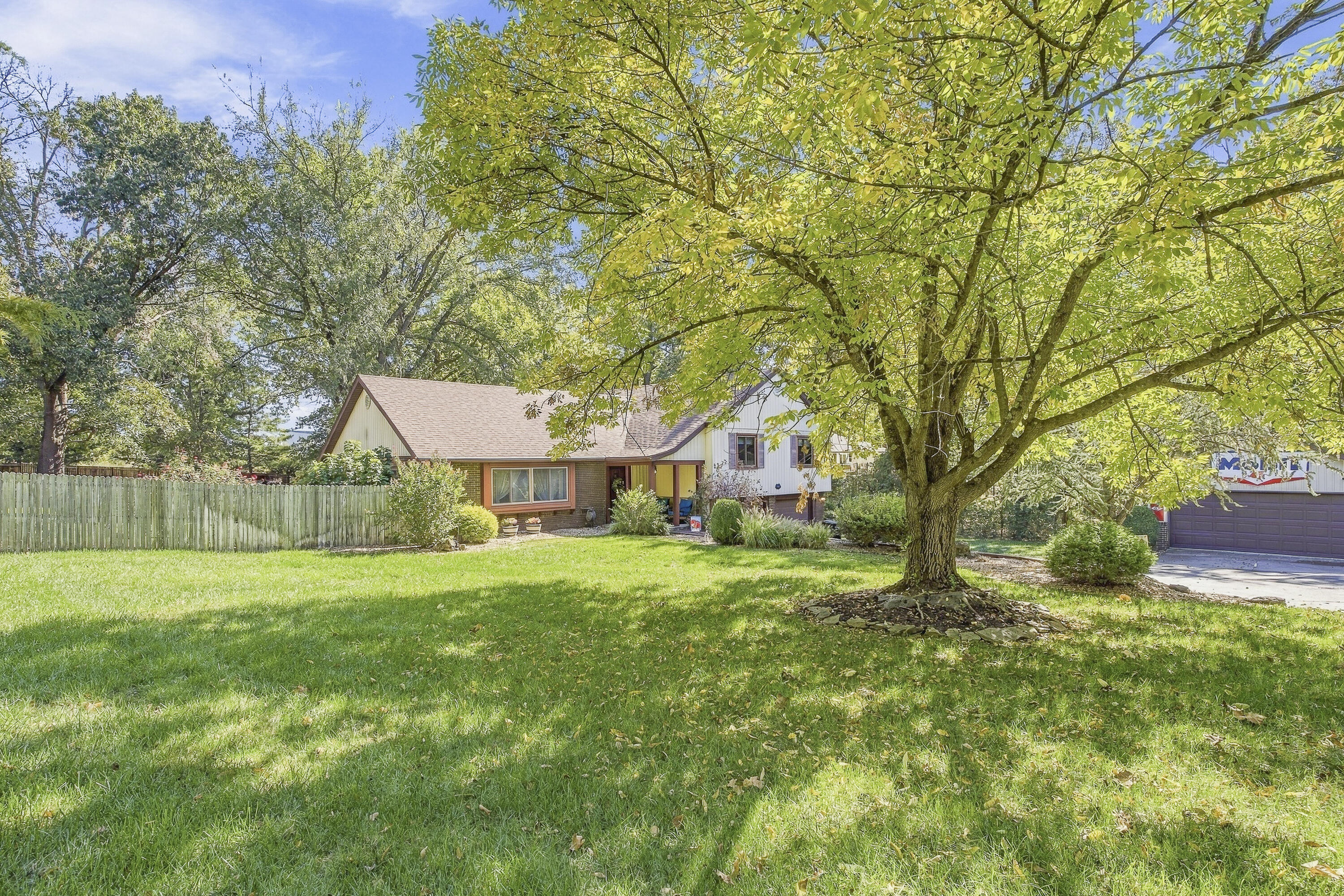 2550 E Sparkleberry Lane, Springfield MO 65804