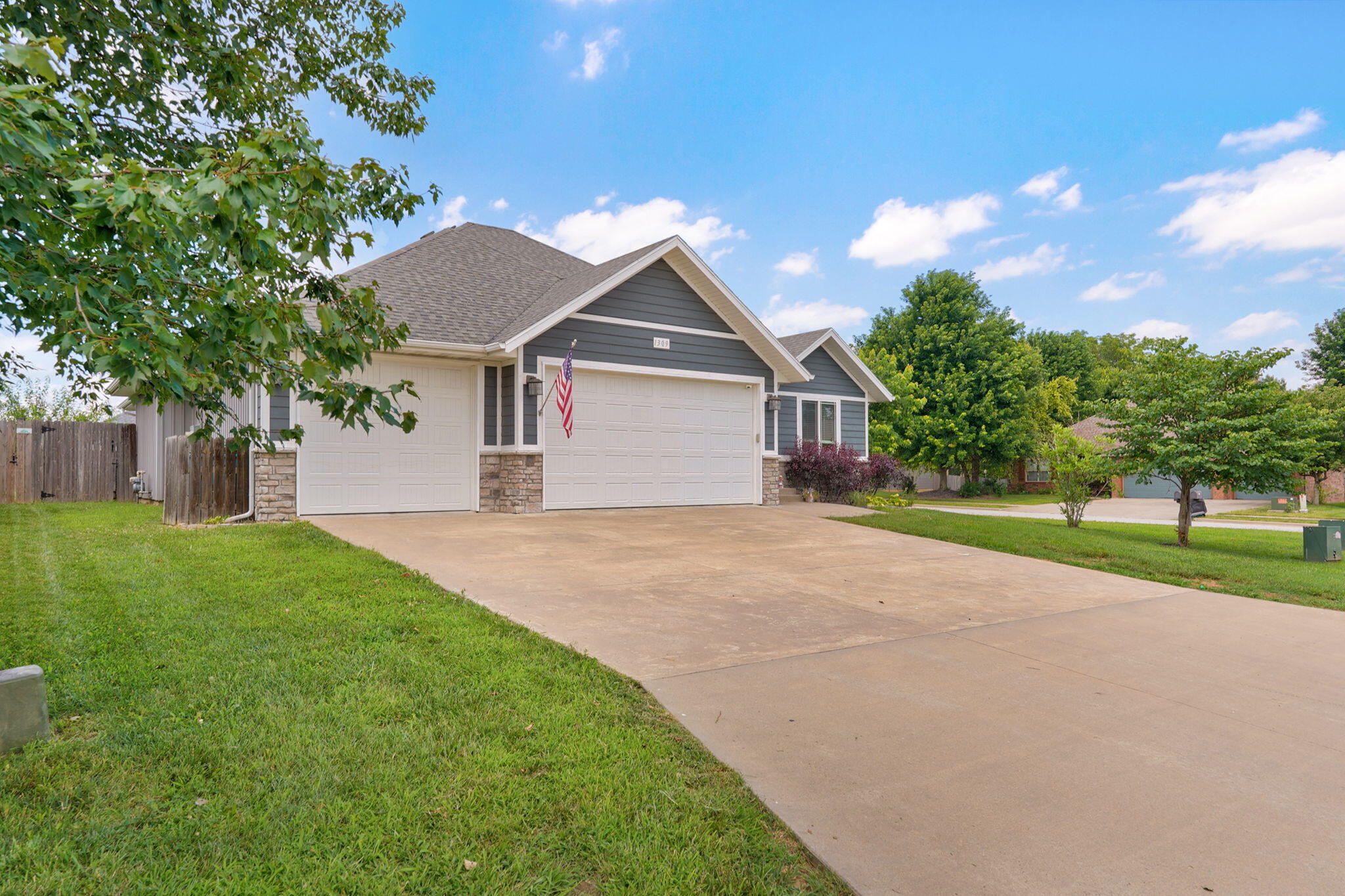 1309 S Appomattox Avenue, Republic MO 65738