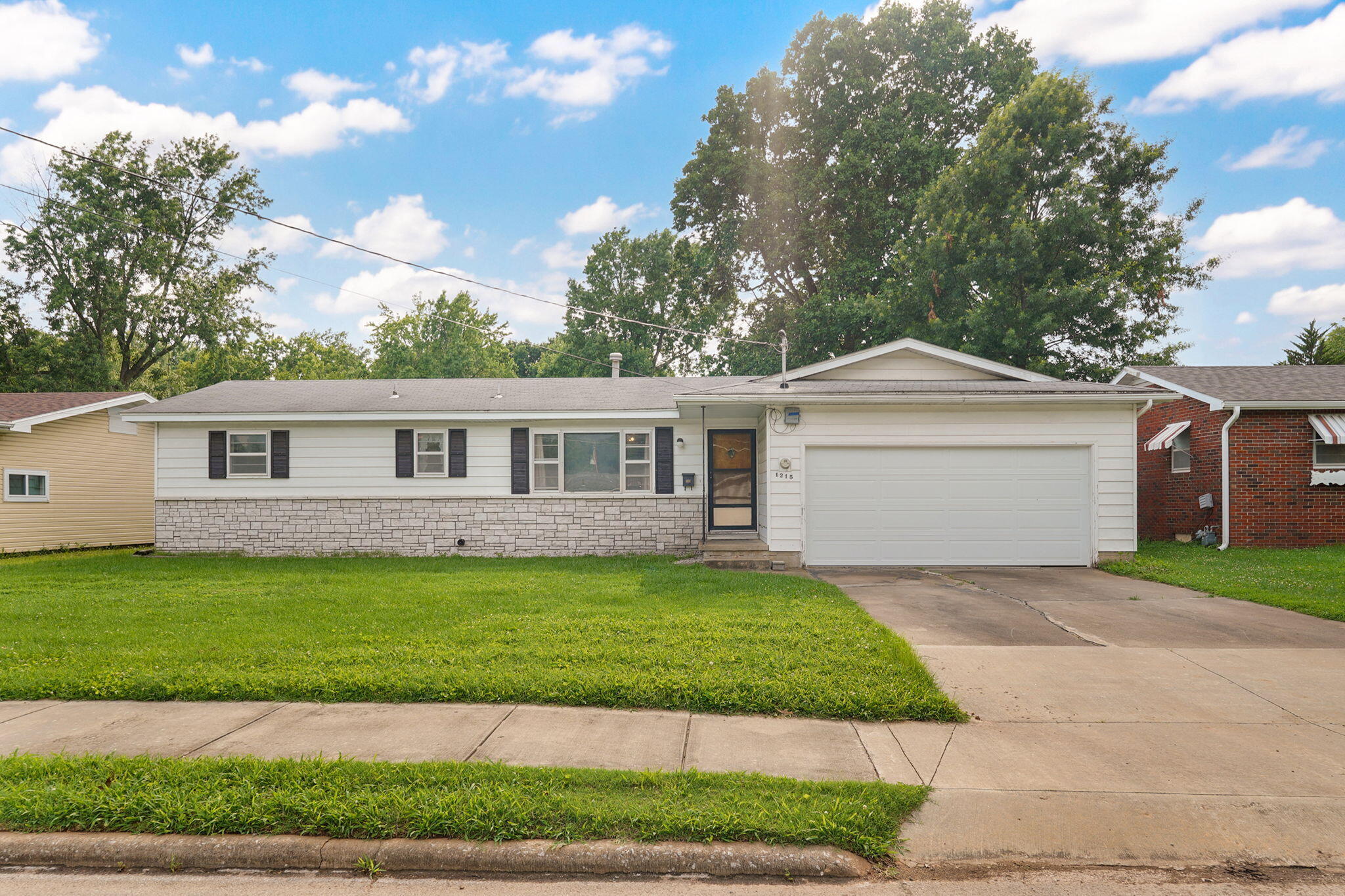 1215 S Airwood Drive, Springfield MO 65804