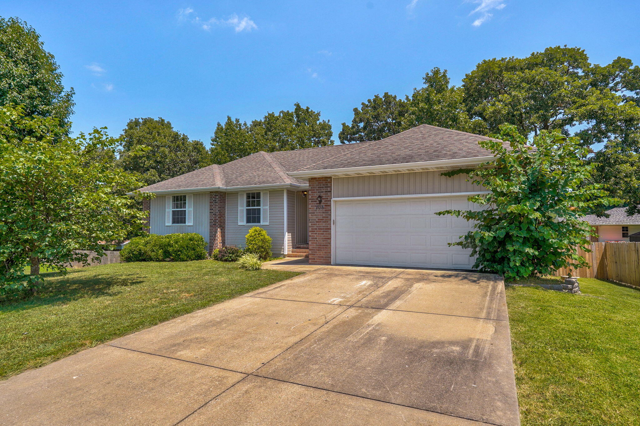 208 Spruce Avenue, Clever MO 65631