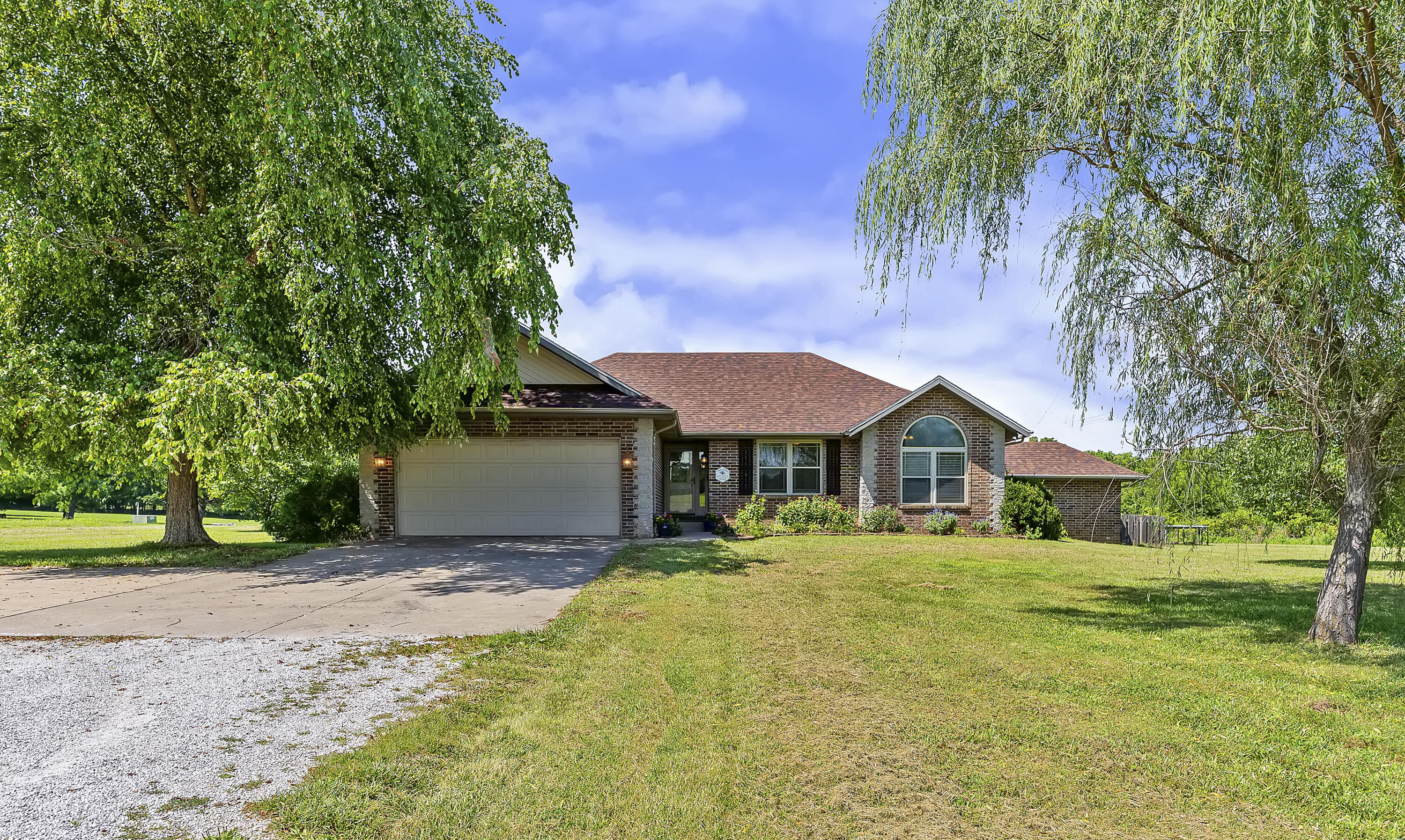 7103 W Farm Road 94, Springfield MO 65803