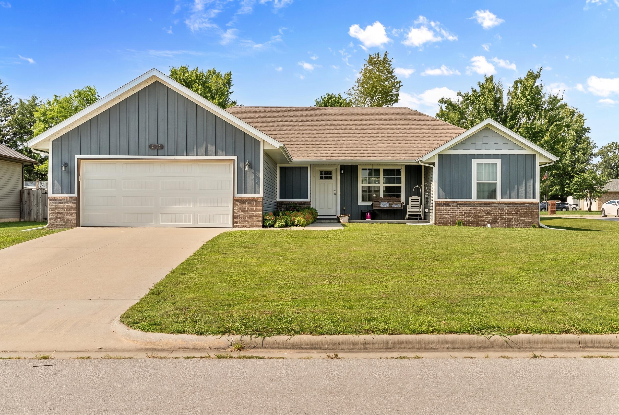 115 E Seminole Street, Strafford MO 65757