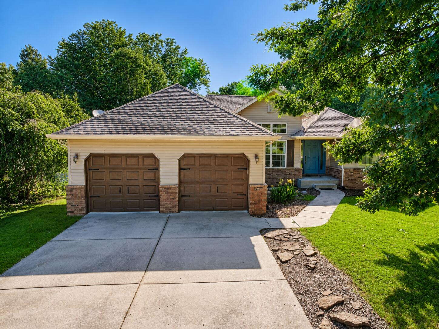 126 N Julie Drive, Republic MO 65738