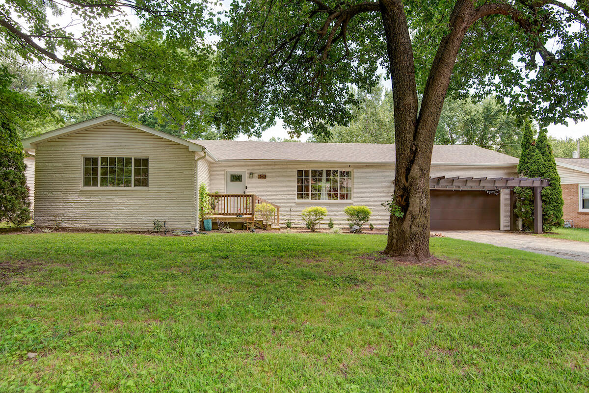 1542 S Plaza Avenue, Springfield MO 65804
