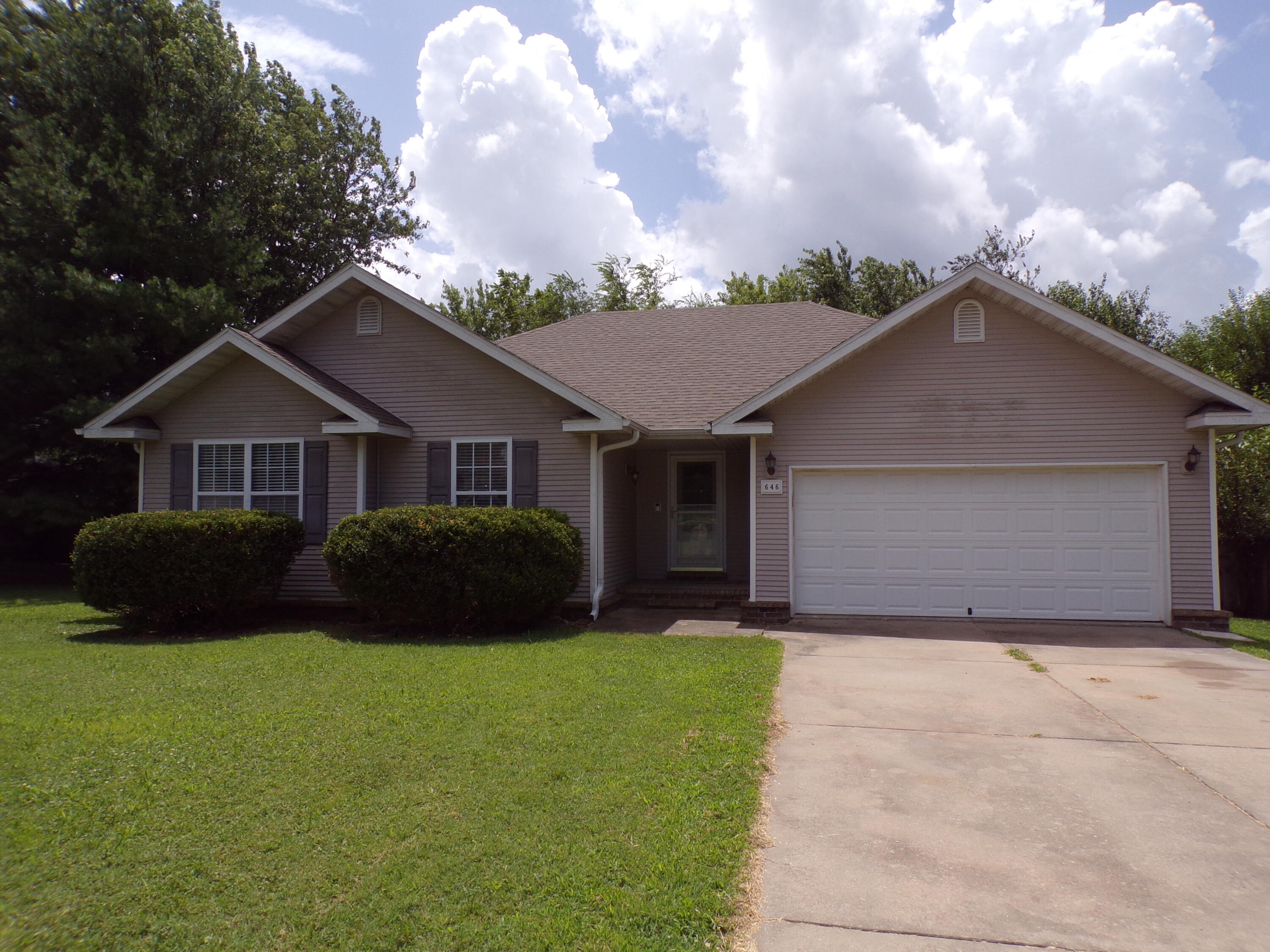 646 E Woodland Street, Republic MO 65738
