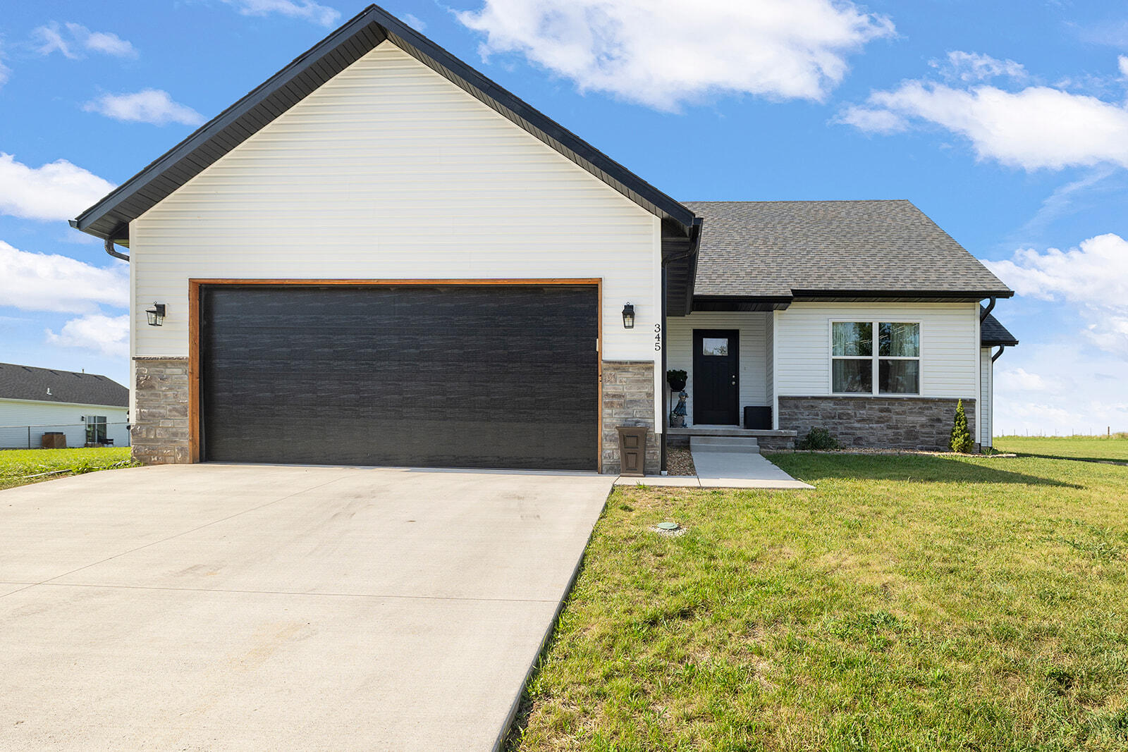 345 Division Street, Sparta MO 65753