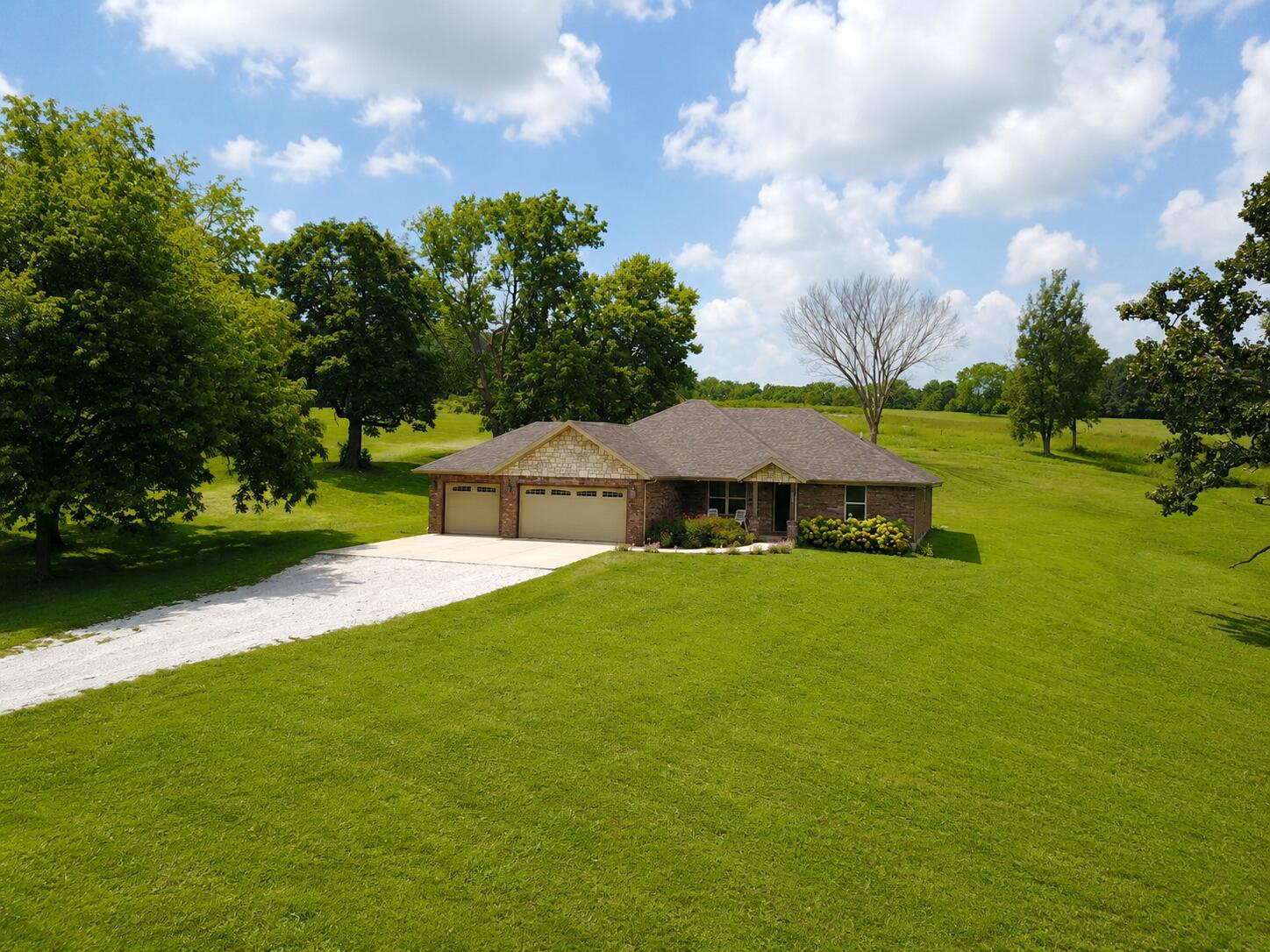742 Azalea Lane, Clever MO 65631