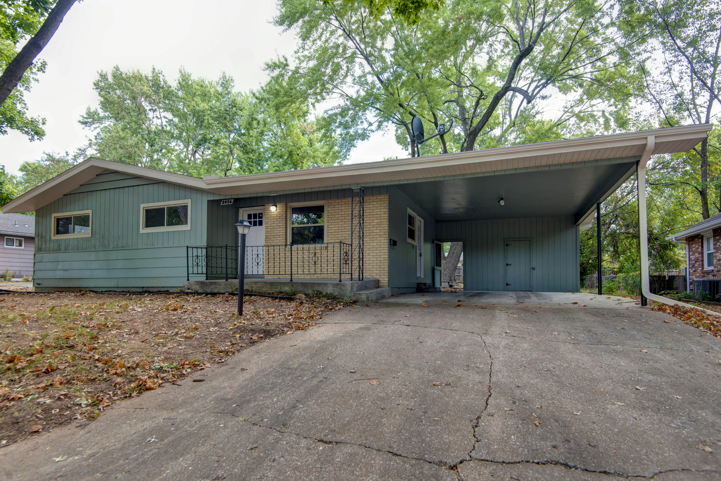2456 S Ferguson Avenue, Springfield MO 65807