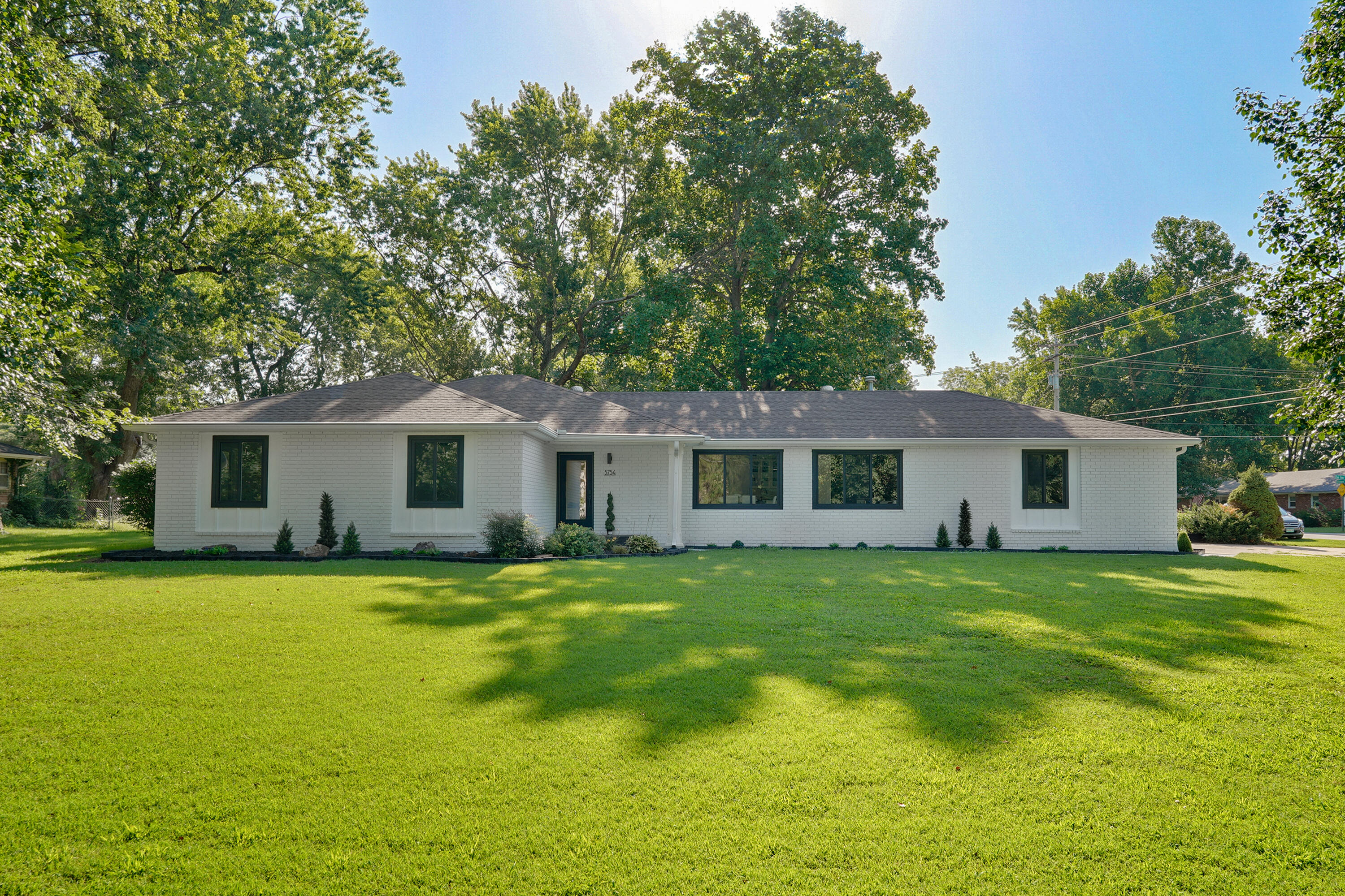 5754 S Fair Oak Road, Springfield MO 65810
