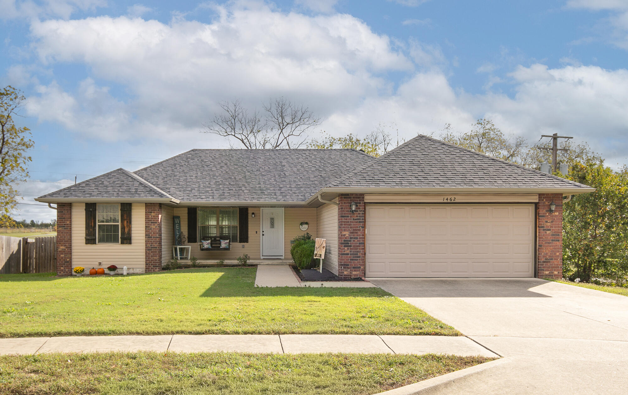 1462 S Tomahawk Avenue, Republic MO 65738