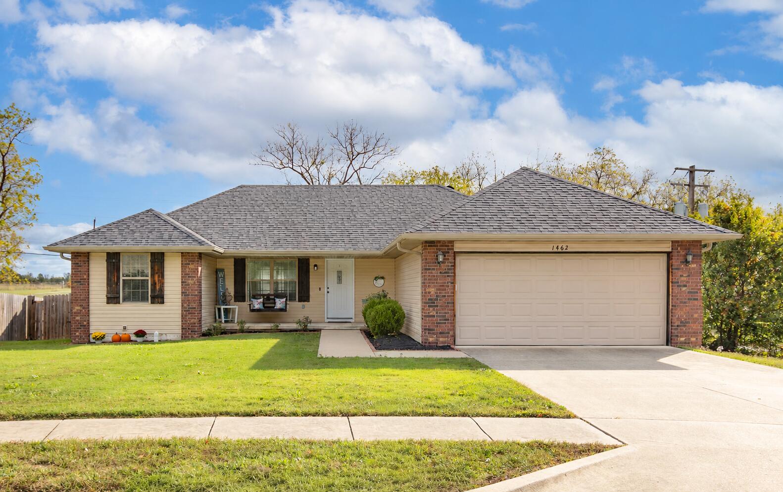 1462 S Tomahawk Avenue, Republic MO 65738